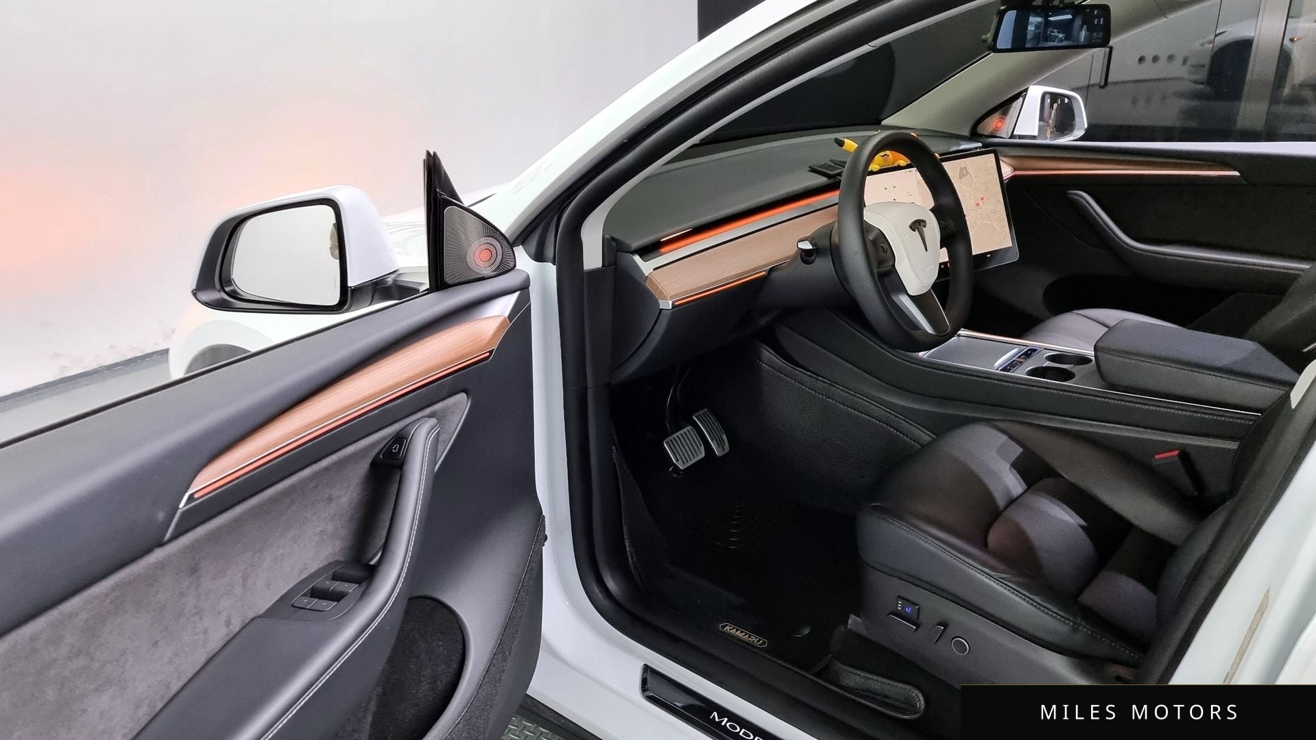 Tesla Model Y 2022 — миниатюра 10