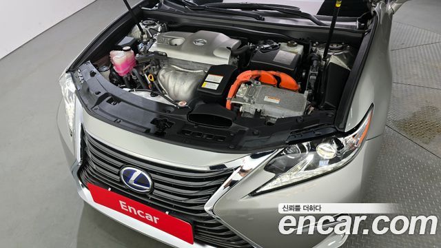 Лексус ES300h 2018 — миниатюра 6