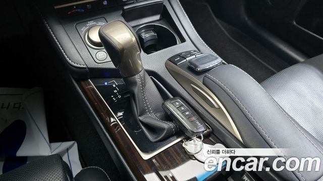 Лексус ES300h 2018 — миниатюра 9