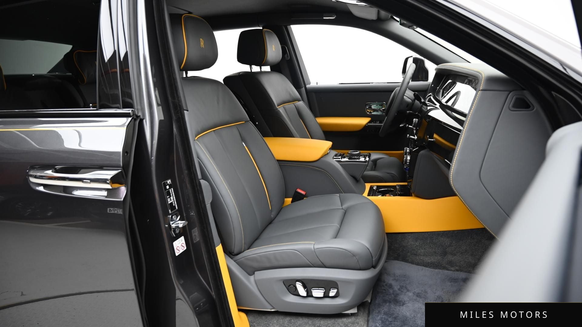 Rolls-Royce 팬텀 2023 — миниатюра 10