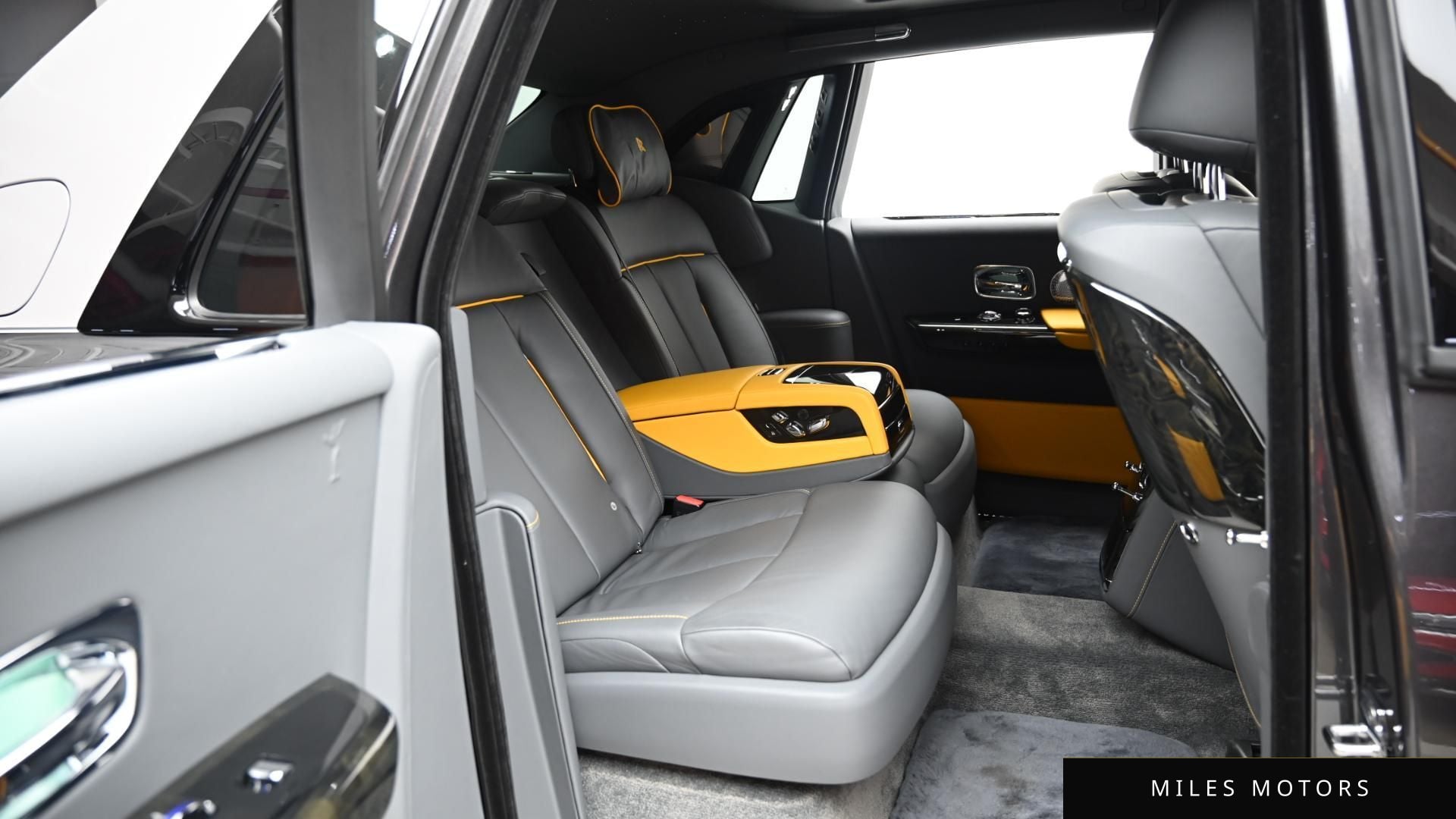 Rolls-Royce 팬텀 2023 — миниатюра 12