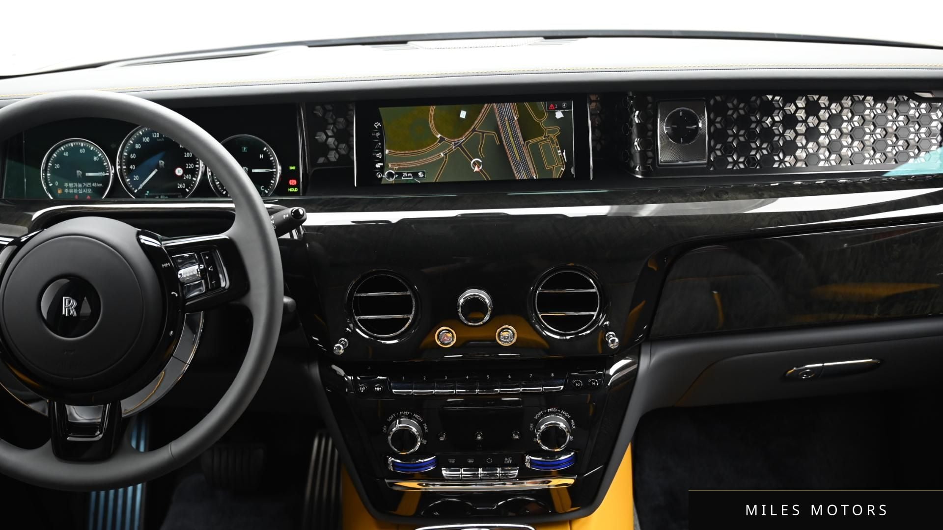Rolls-Royce 팬텀 2023 — миниатюра 14