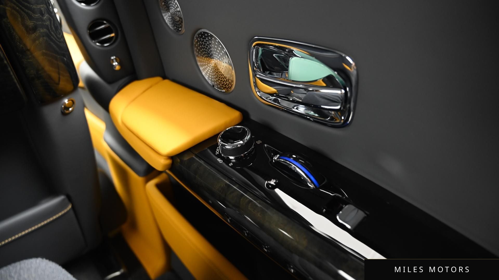 Rolls-Royce 팬텀 2023 — миниатюра 16