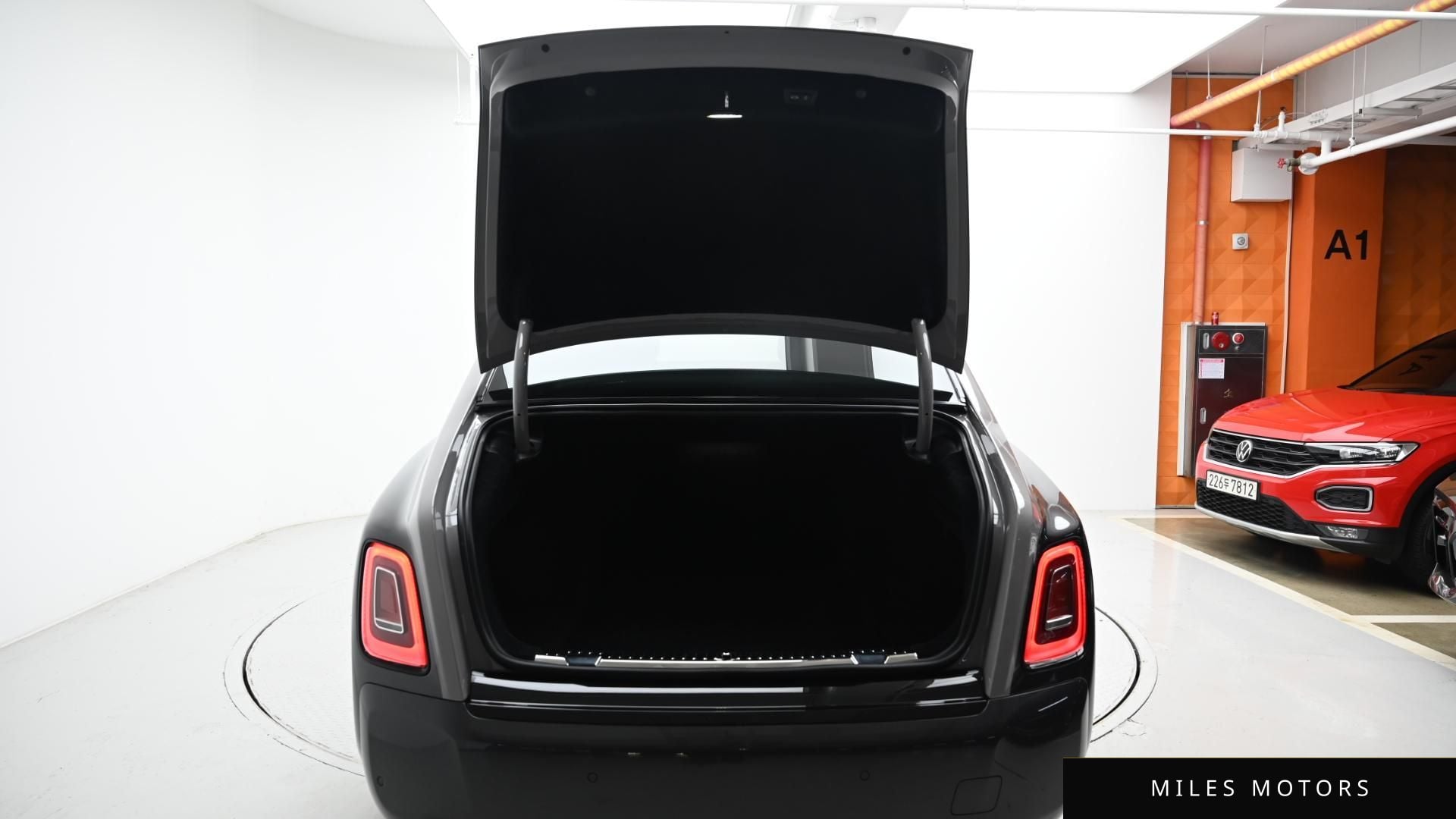Rolls-Royce 팬텀 2023 — миниатюра 20