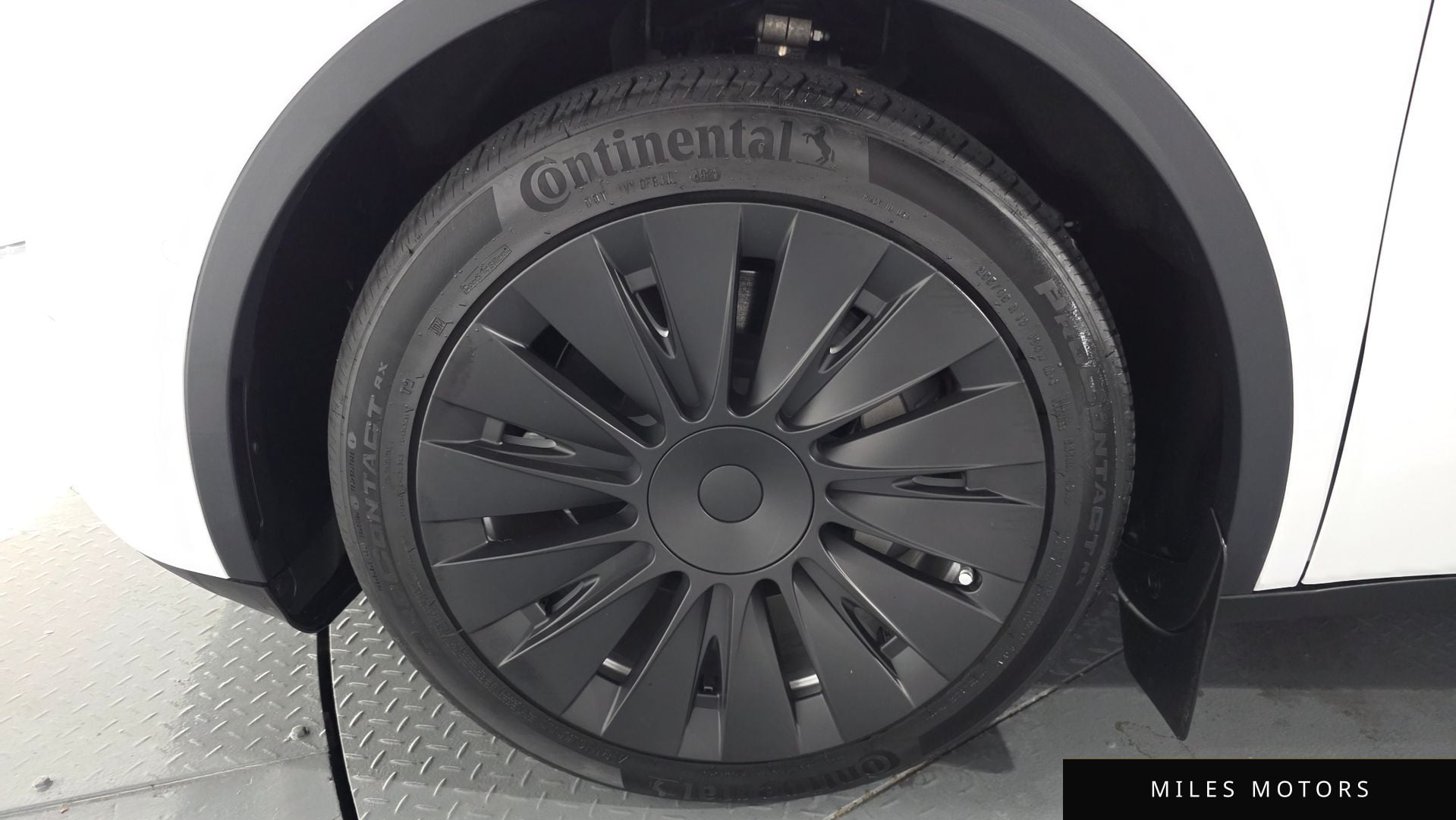 Tesla Model Y 2022 — миниатюра 5