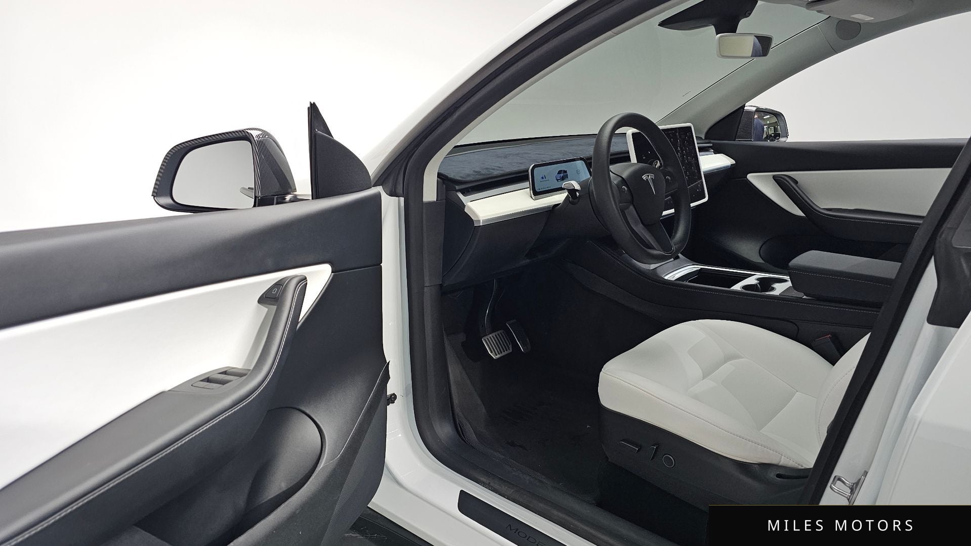 Tesla Model Y 2022 — миниатюра 12