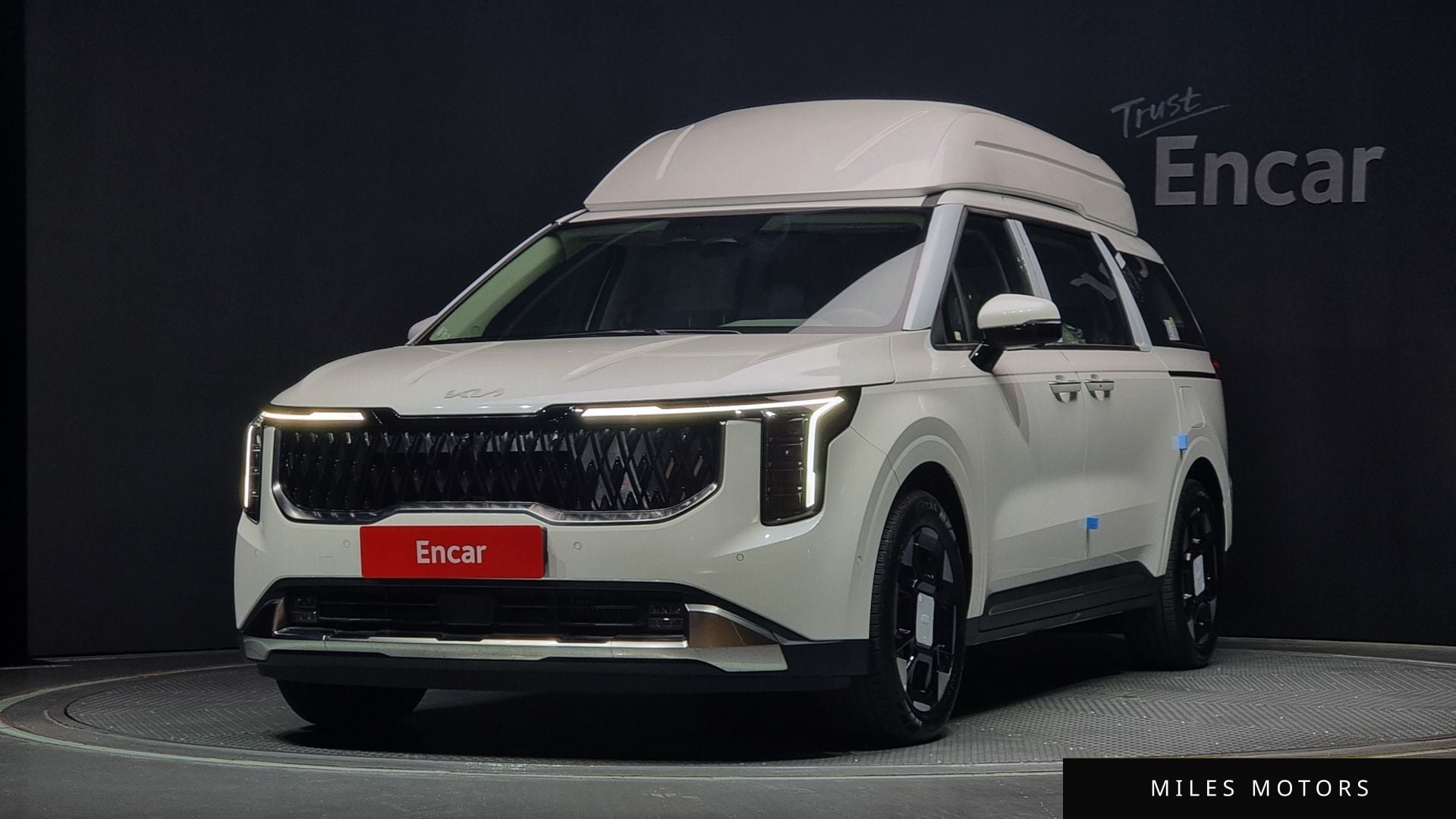 Kia Canival 2024 — фото 1 из 12
