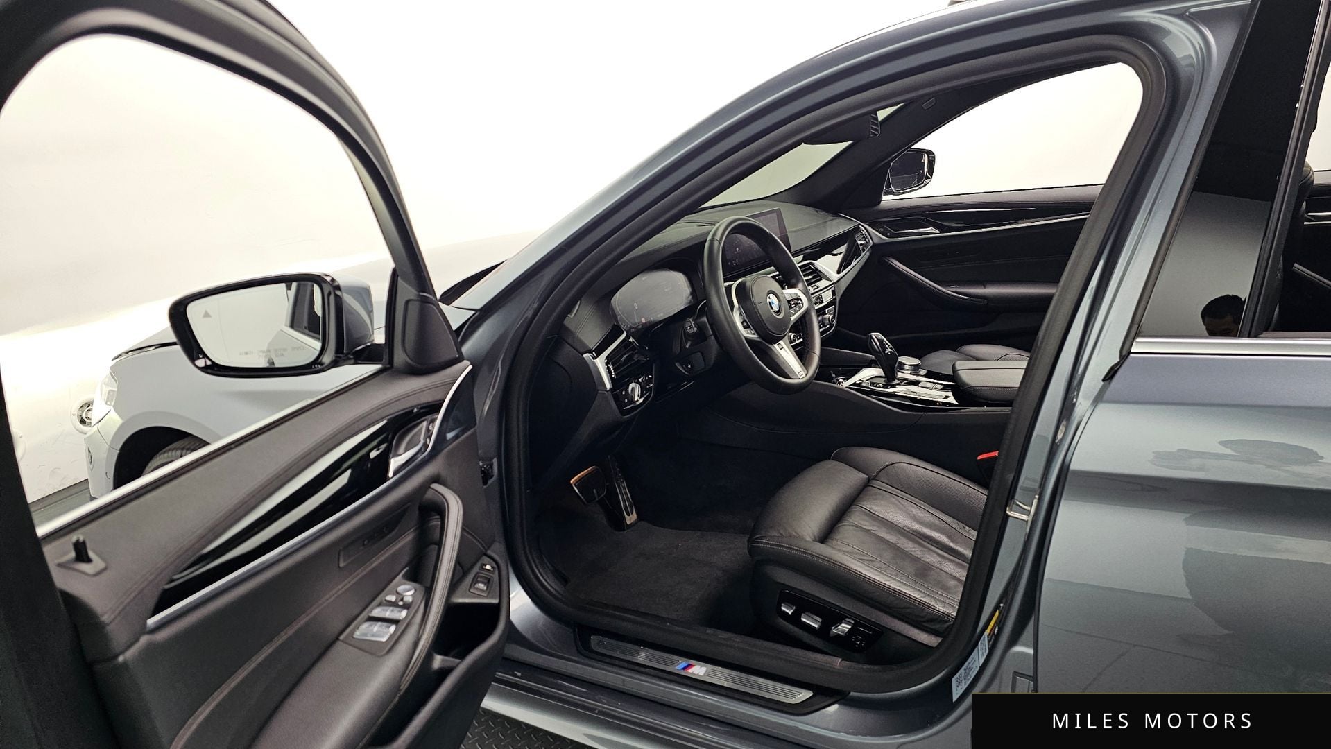 BMW 5 Series (G30) 2020 — миниатюра 11