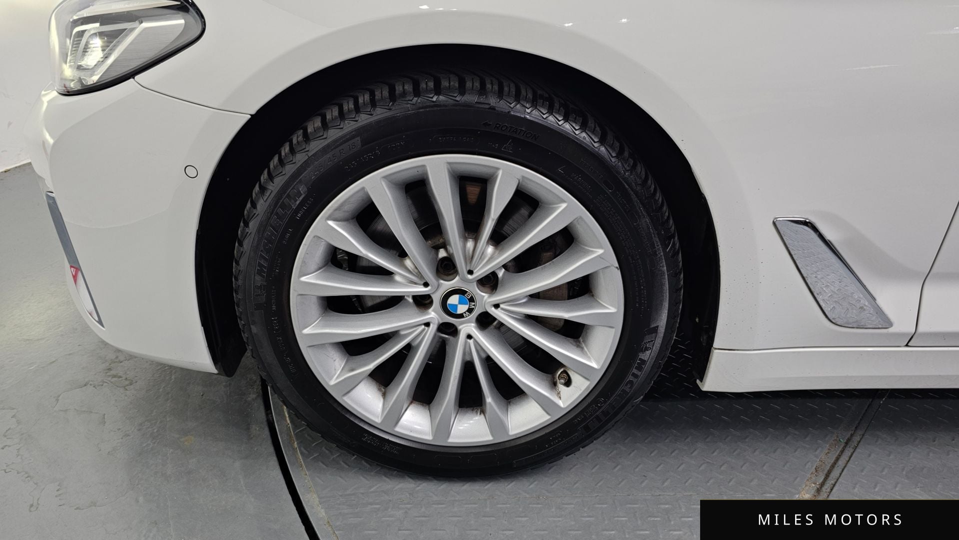 BMW 5시리즈 (G30) 2021 — миниатюра 5