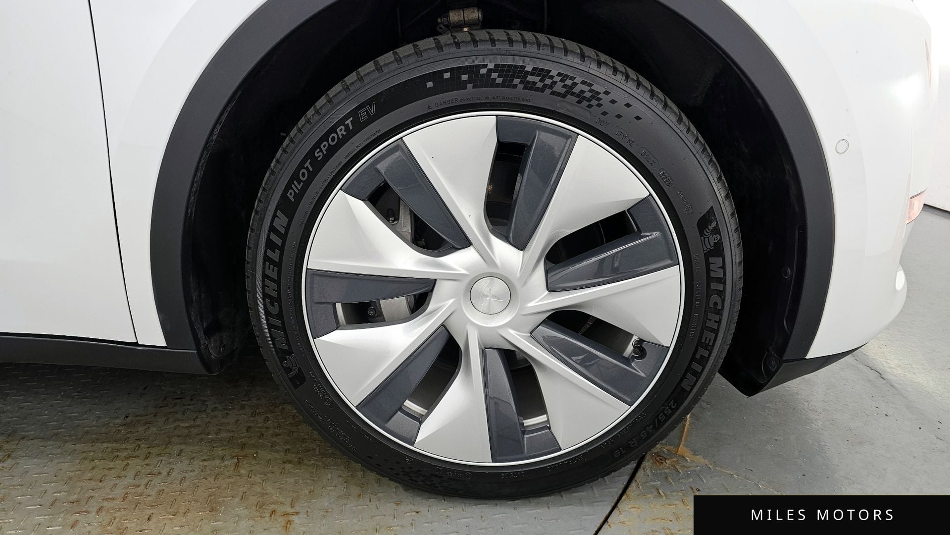 Tesla Model Y 2021 — миниатюра 5