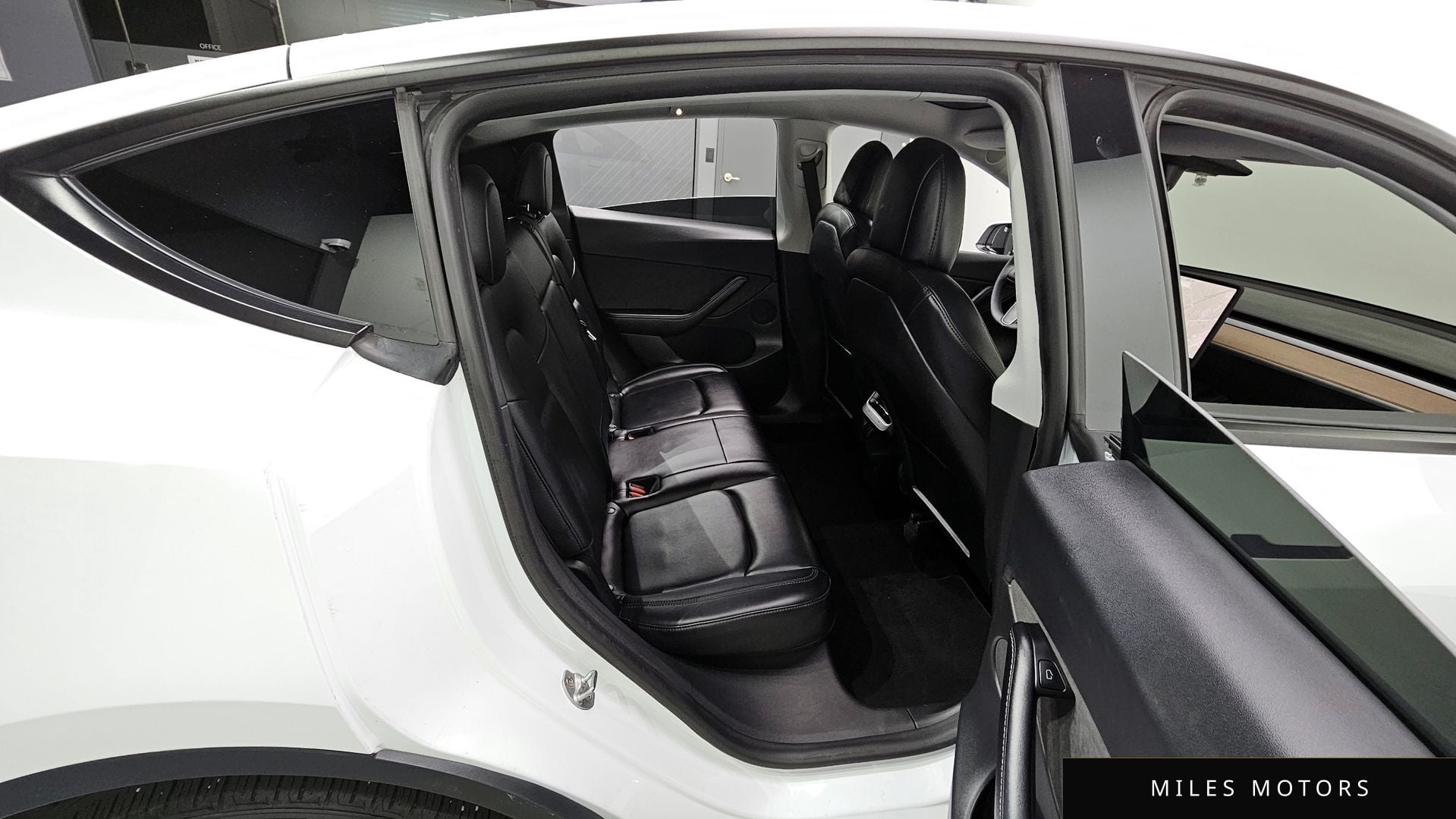 Tesla Model Y 2021 — миниатюра 12