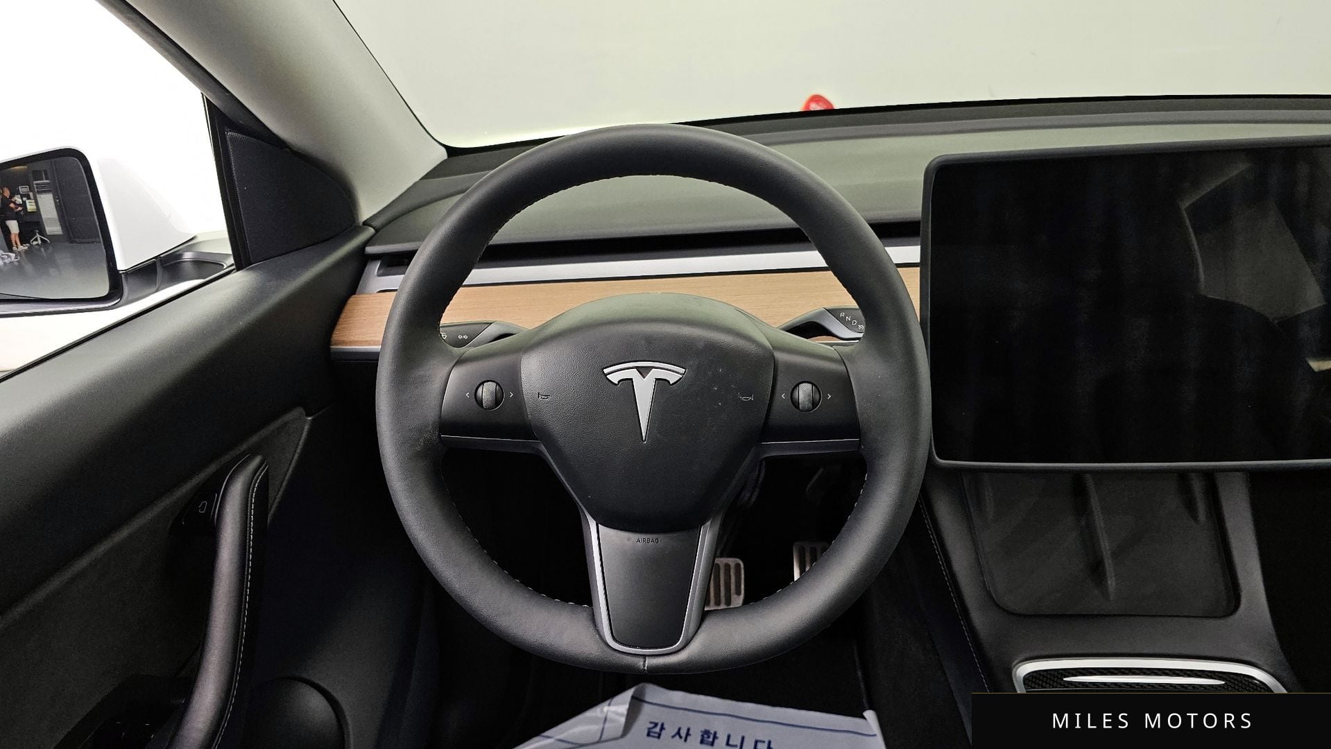 Tesla Model Y 2021 — миниатюра 15