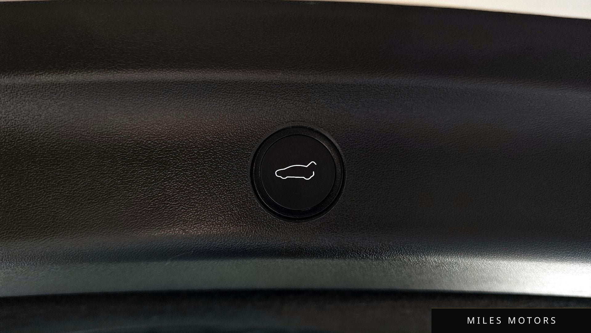 Tesla Model Y 2021 — миниатюра 20
