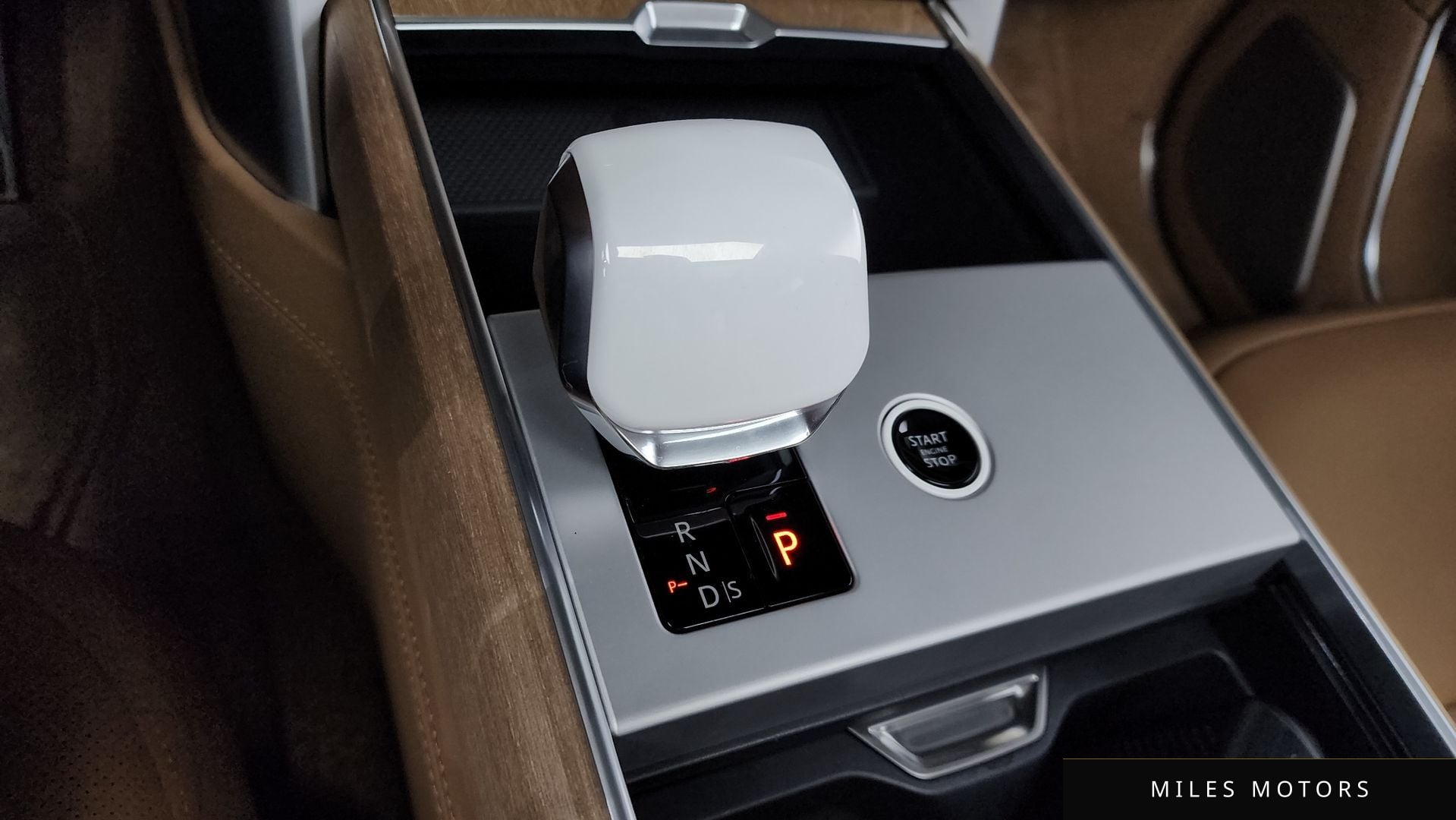 Land Rover Range Rover 2024 — миниатюра 9