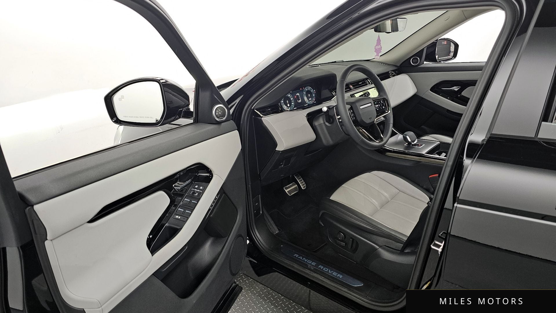 Land Rover Range Rover Evoque 2024 — миниатюра 11