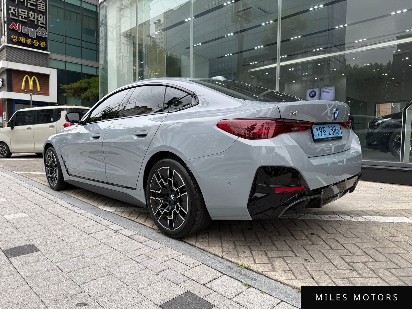 BMW i4 2025 — миниатюра 4