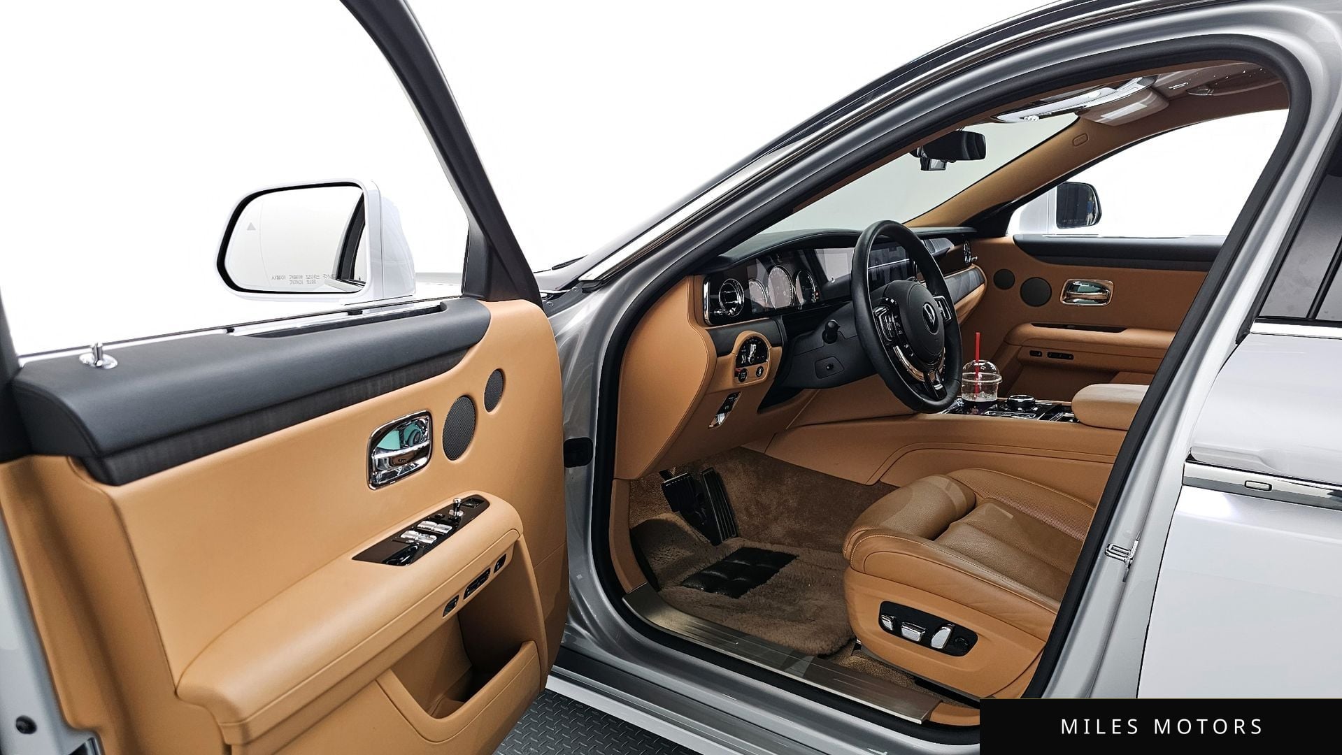 Rolls-Royce 고스트 2021 — миниатюра 10