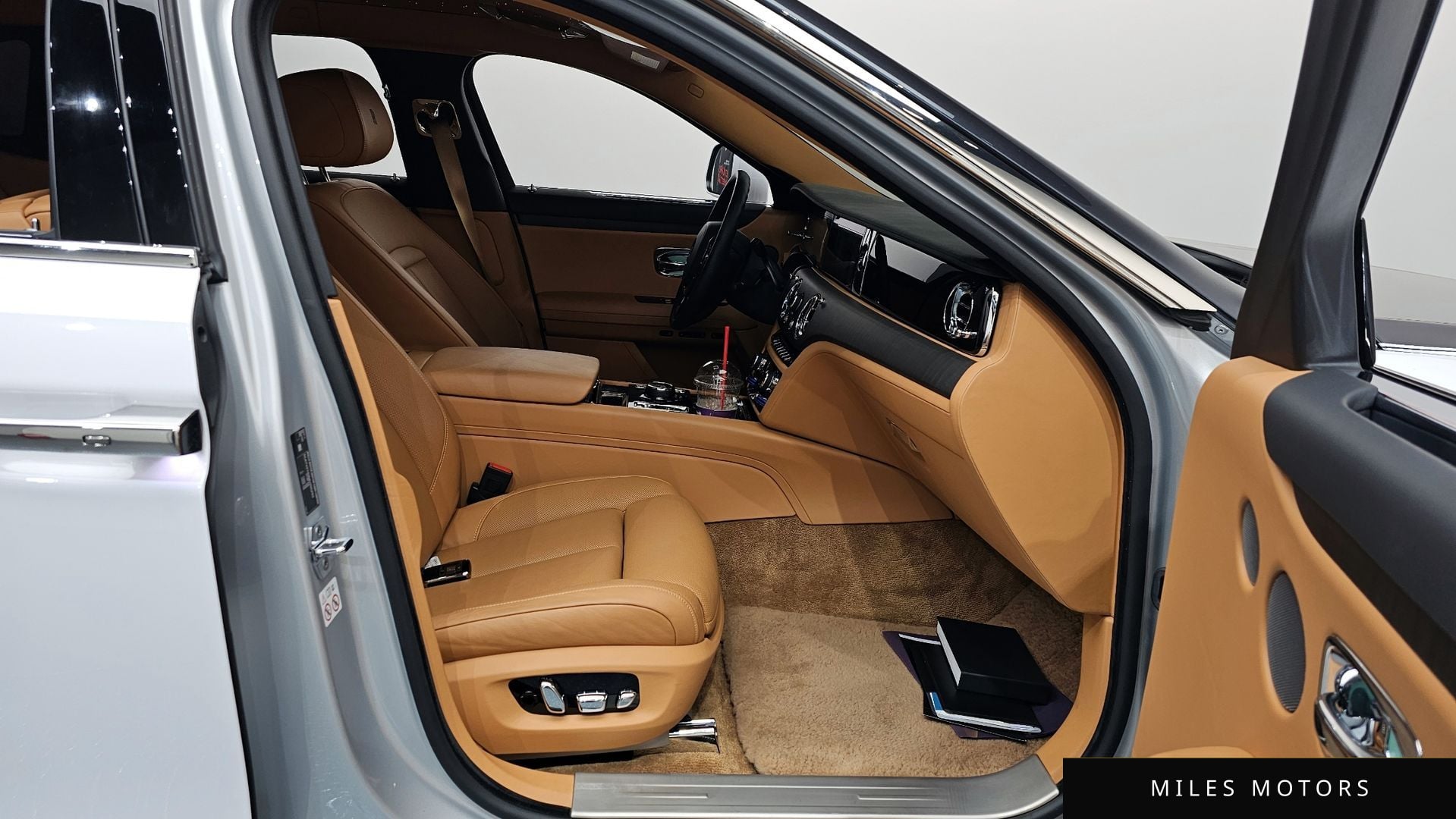 Rolls-Royce 고스트 2021 — миниатюра 11