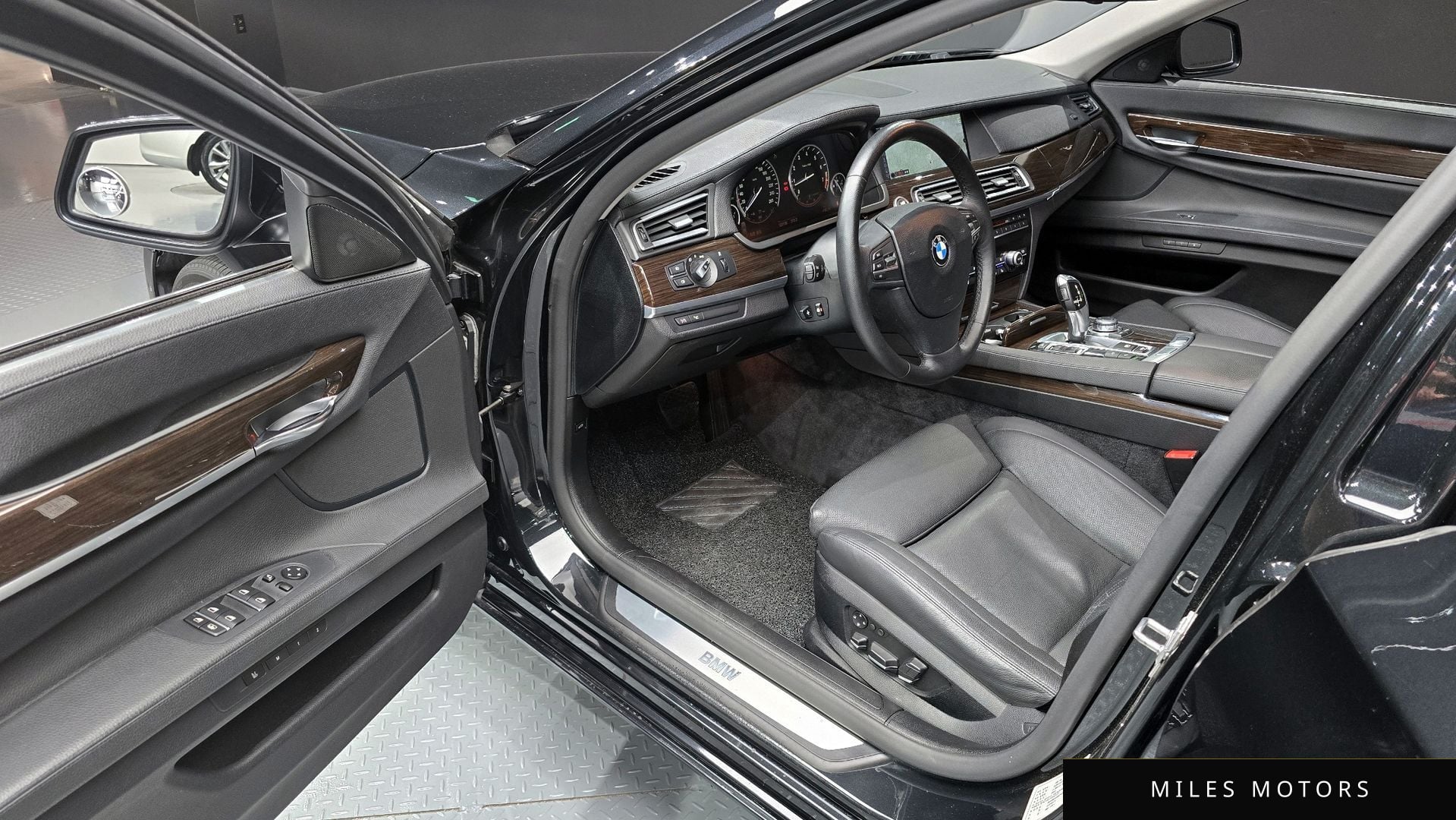 BMW 7 Series (F01) 2009 — миниатюра 11