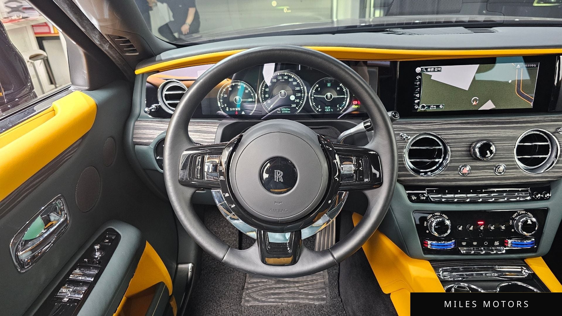Rolls-Royce 고스트 2021 — миниатюра 13