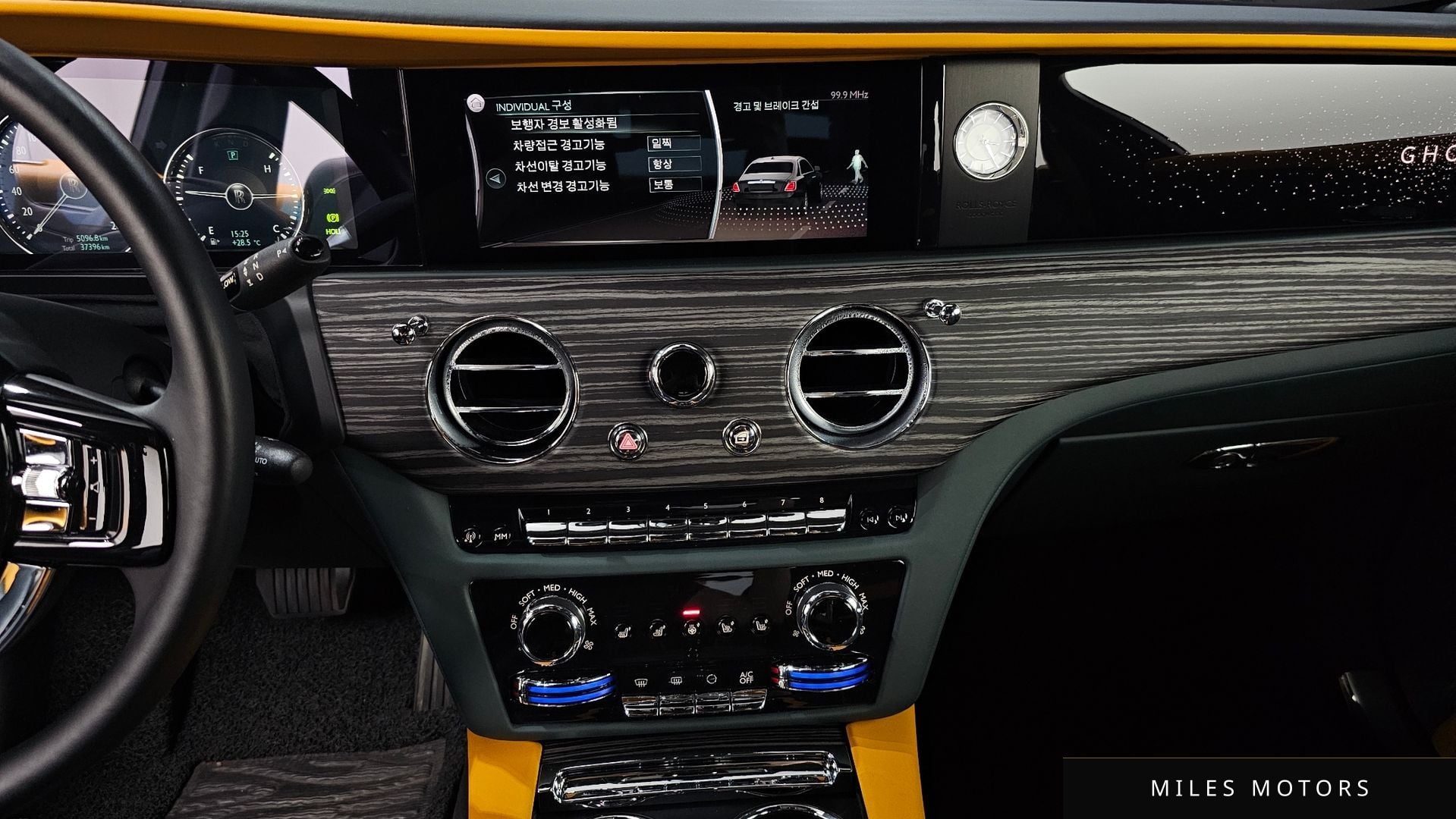 Rolls-Royce 고스트 2021 — миниатюра 14
