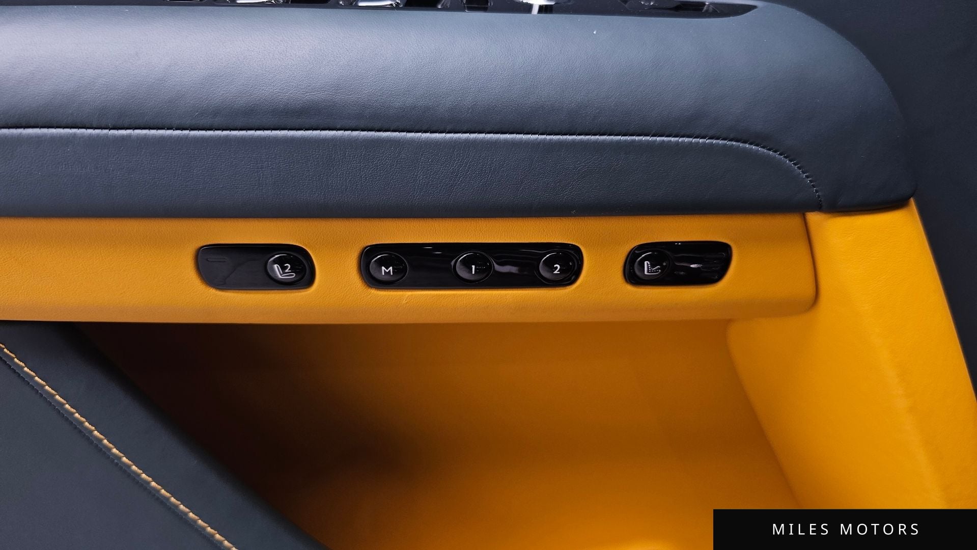 Rolls-Royce 고스트 2021 — миниатюра 18