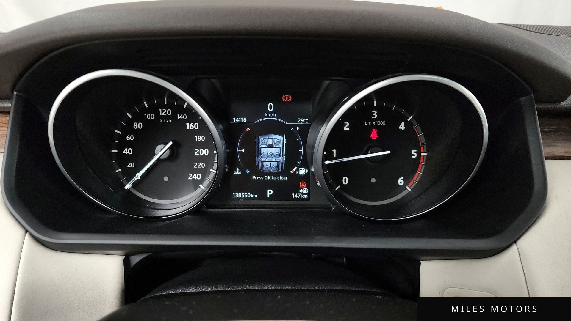 Land Rover Discovery 2017 — миниатюра 8