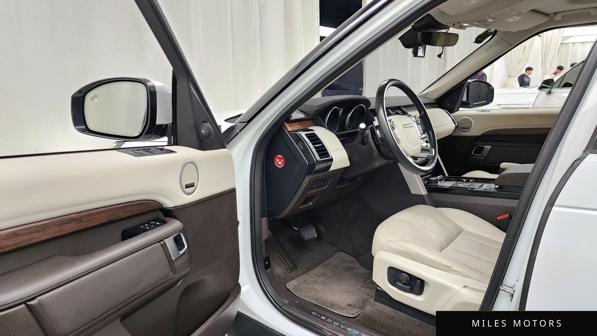 Land Rover Discovery 2017 — миниатюра 10