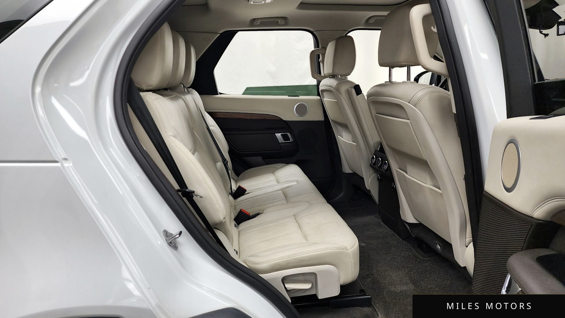 Land Rover Discovery 2017 — миниатюра 12