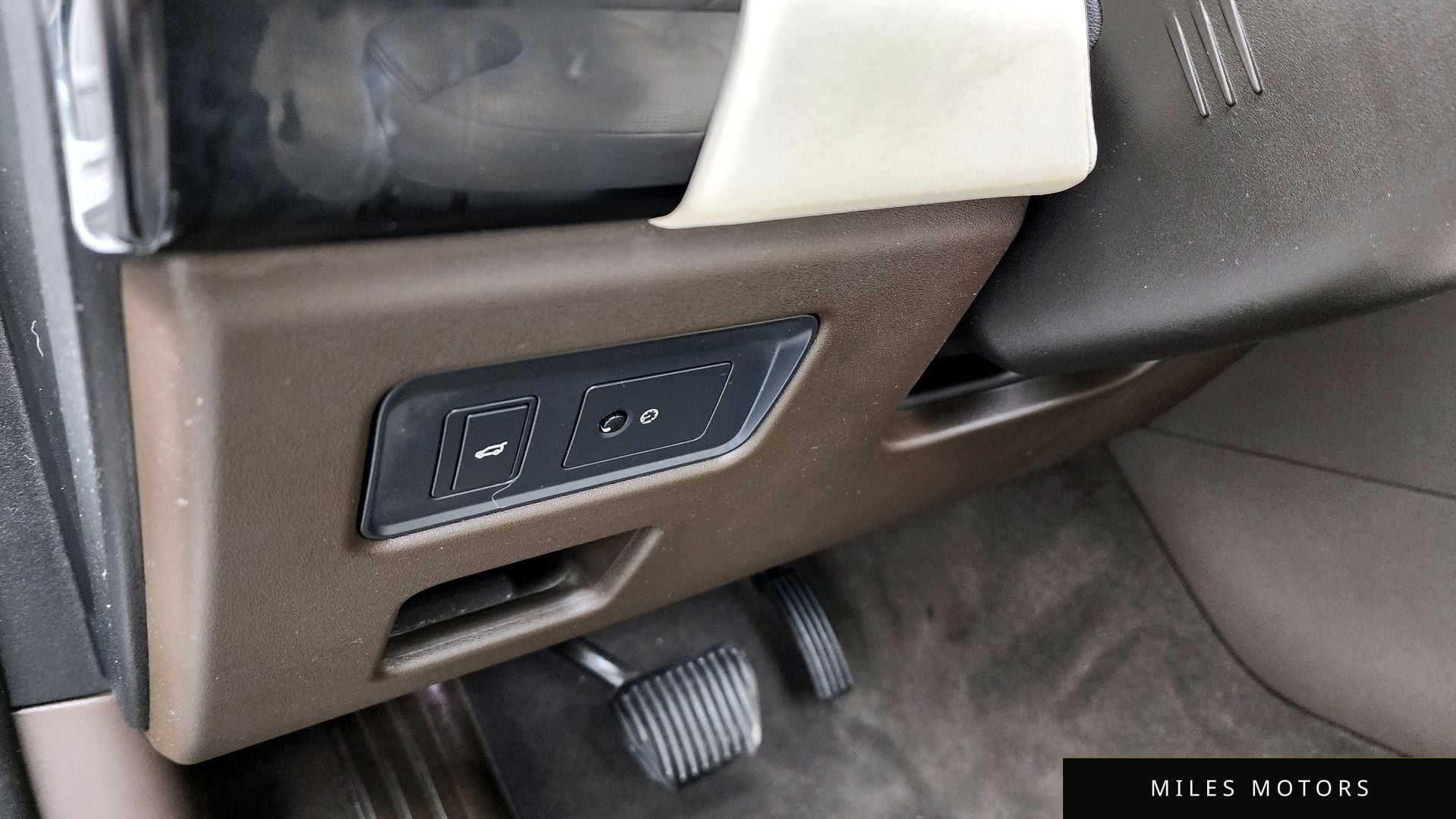 Land Rover Discovery 2017 — миниатюра 16