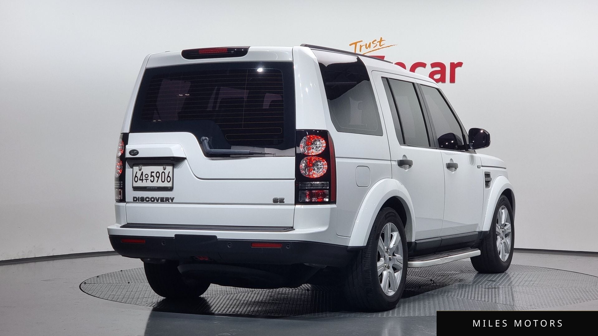 Land Rover Discovery 2016 — миниатюра 2