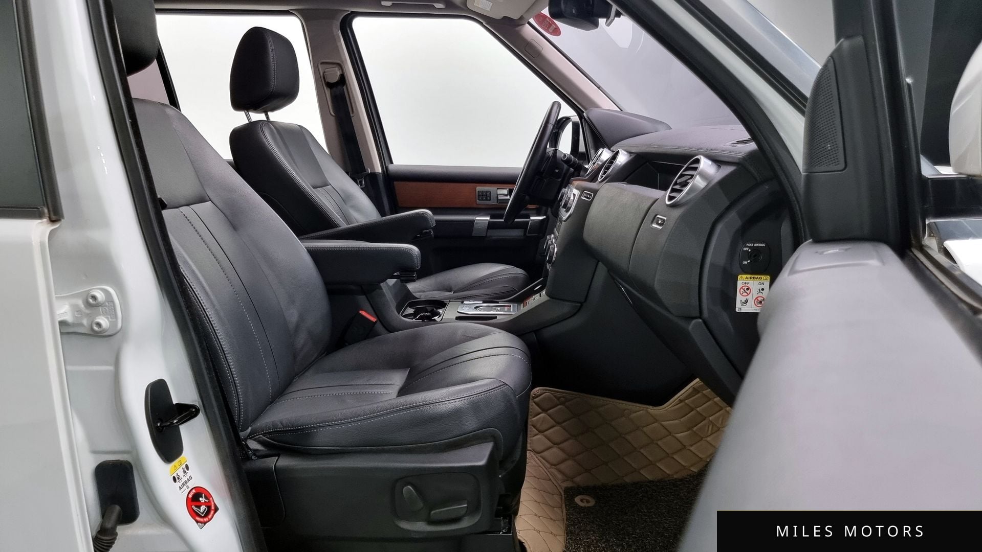 Land Rover Discovery 2016 — миниатюра 10