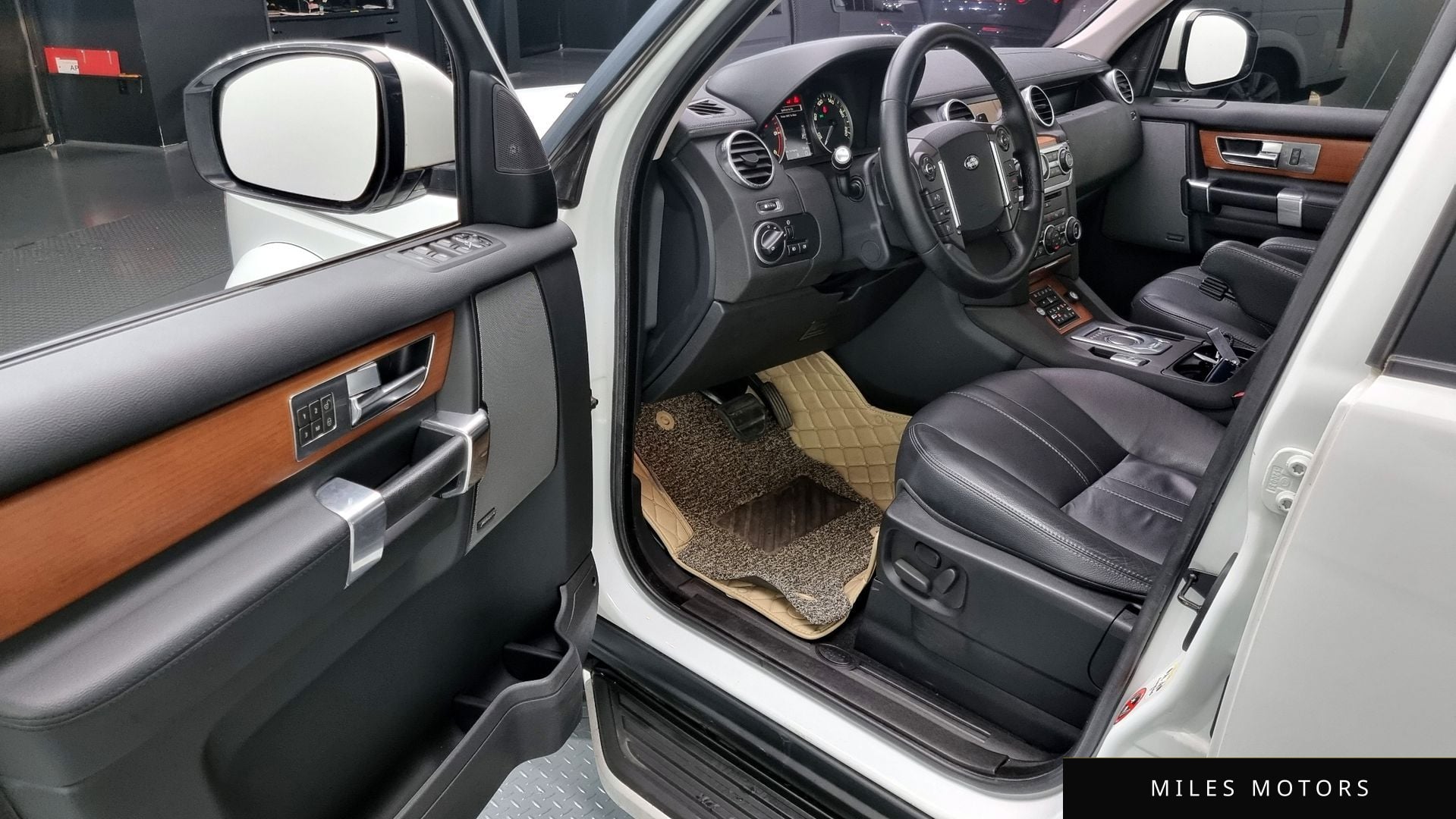 Land Rover Discovery 2016 — миниатюра 11