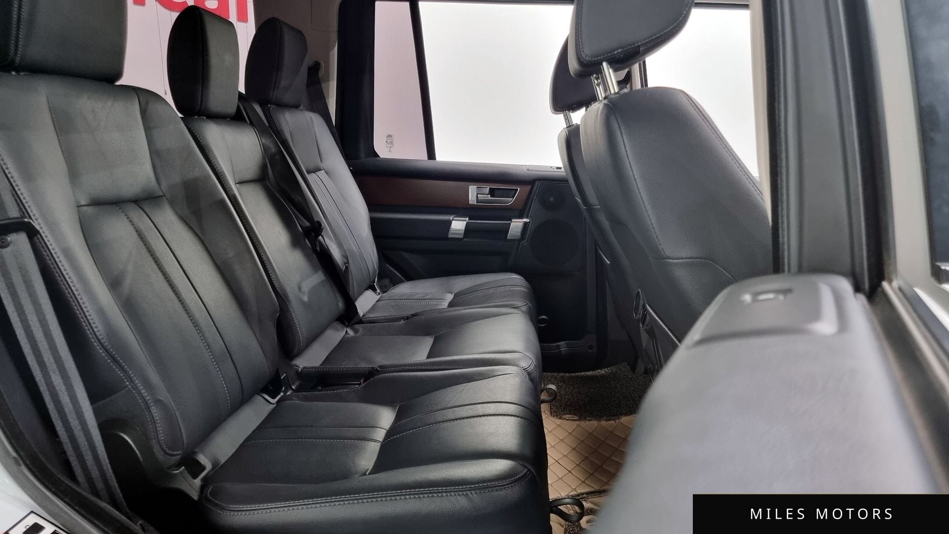 Land Rover Discovery 2016 — миниатюра 12