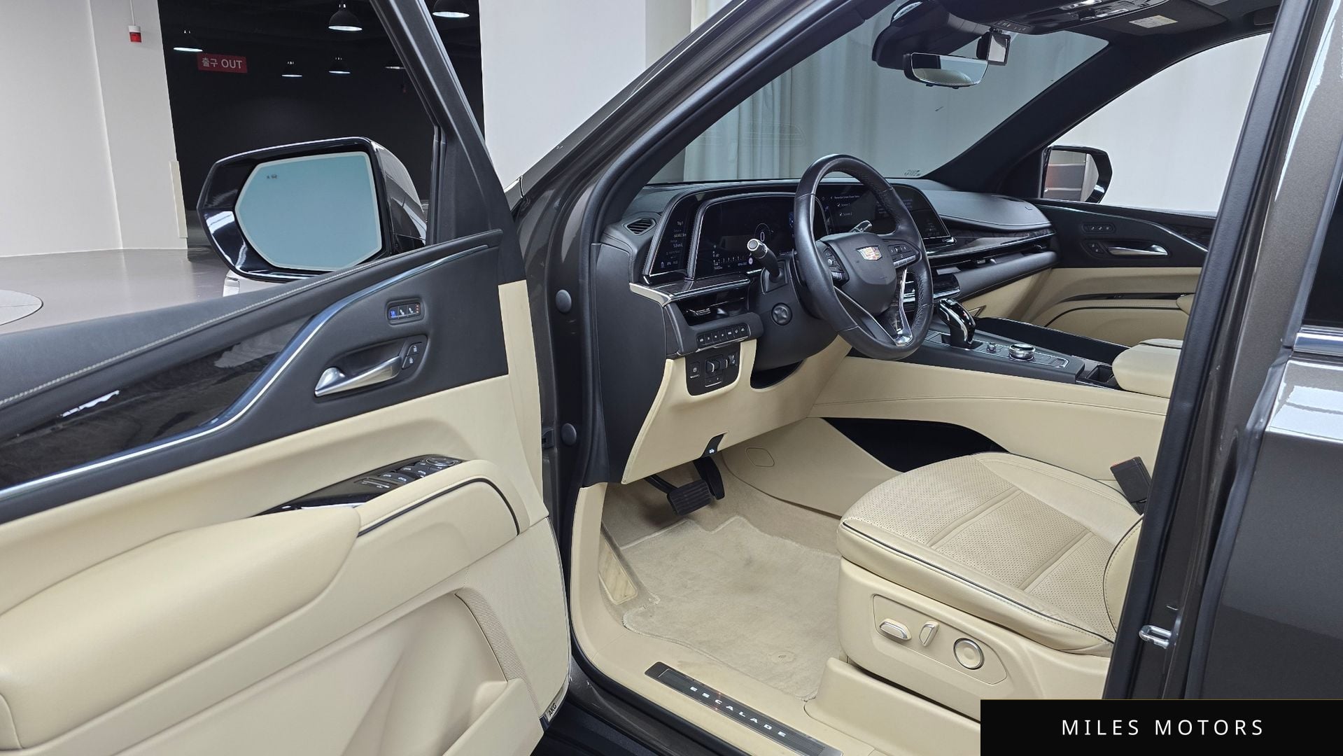 Cadillac Escalade 2021 — миниатюра 10