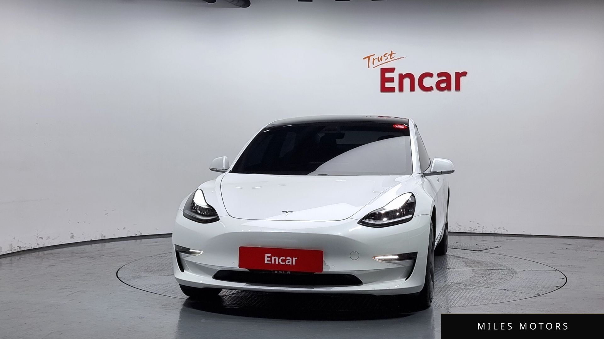 Tesla Model 3 2020 — миниатюра 3