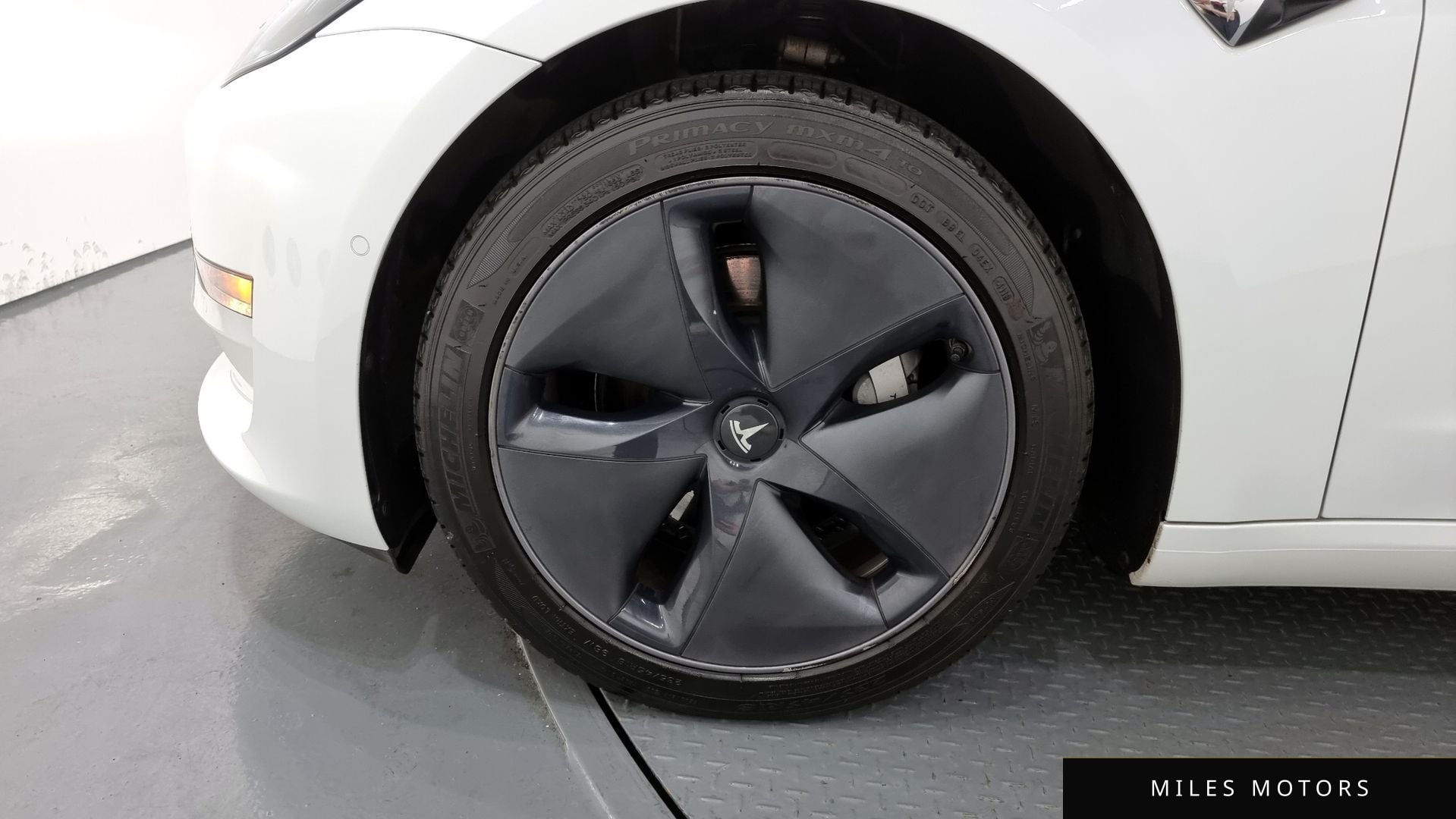 Tesla Model 3 2020 — миниатюра 5