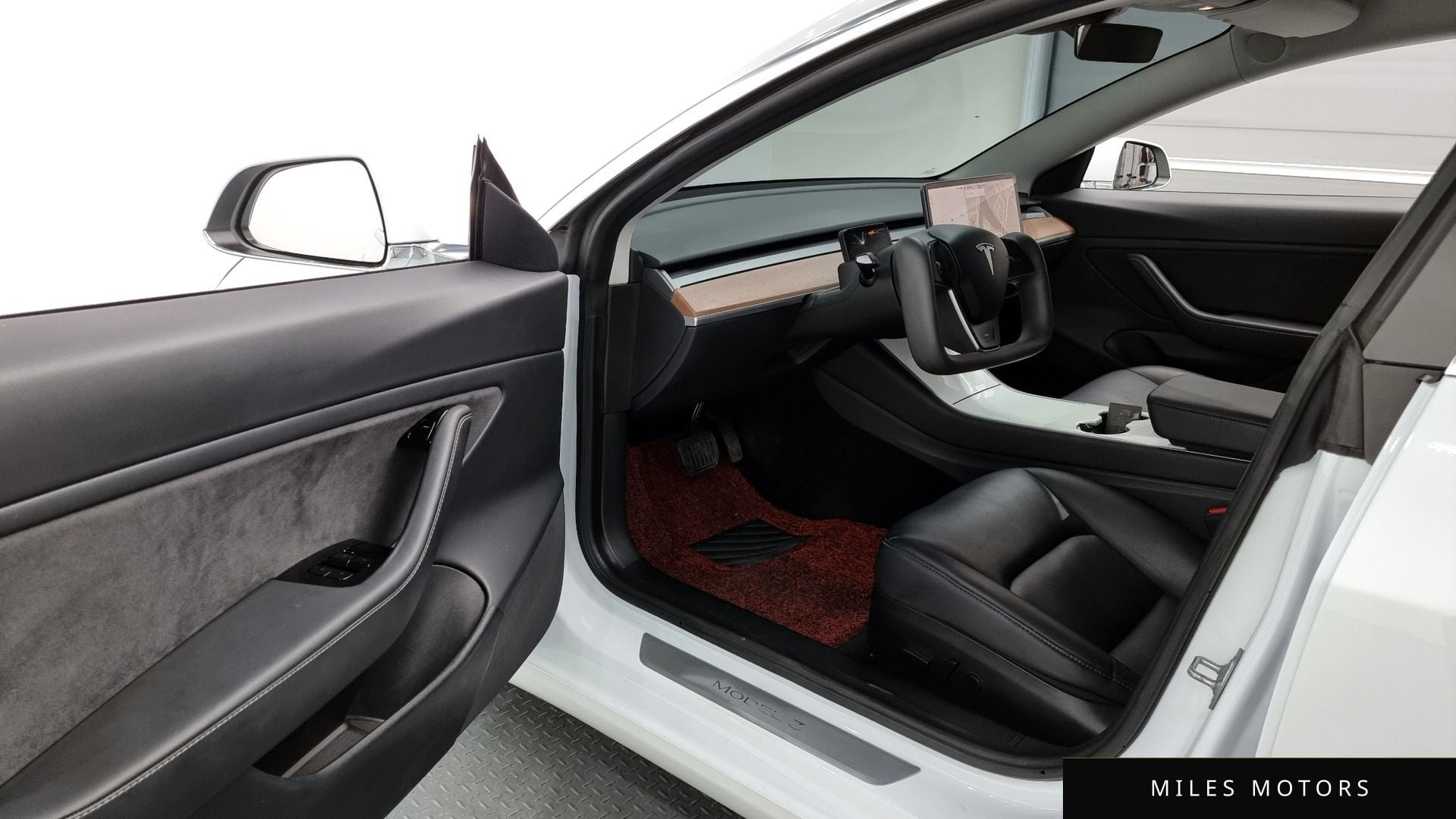 Tesla Model 3 2020 — миниатюра 11
