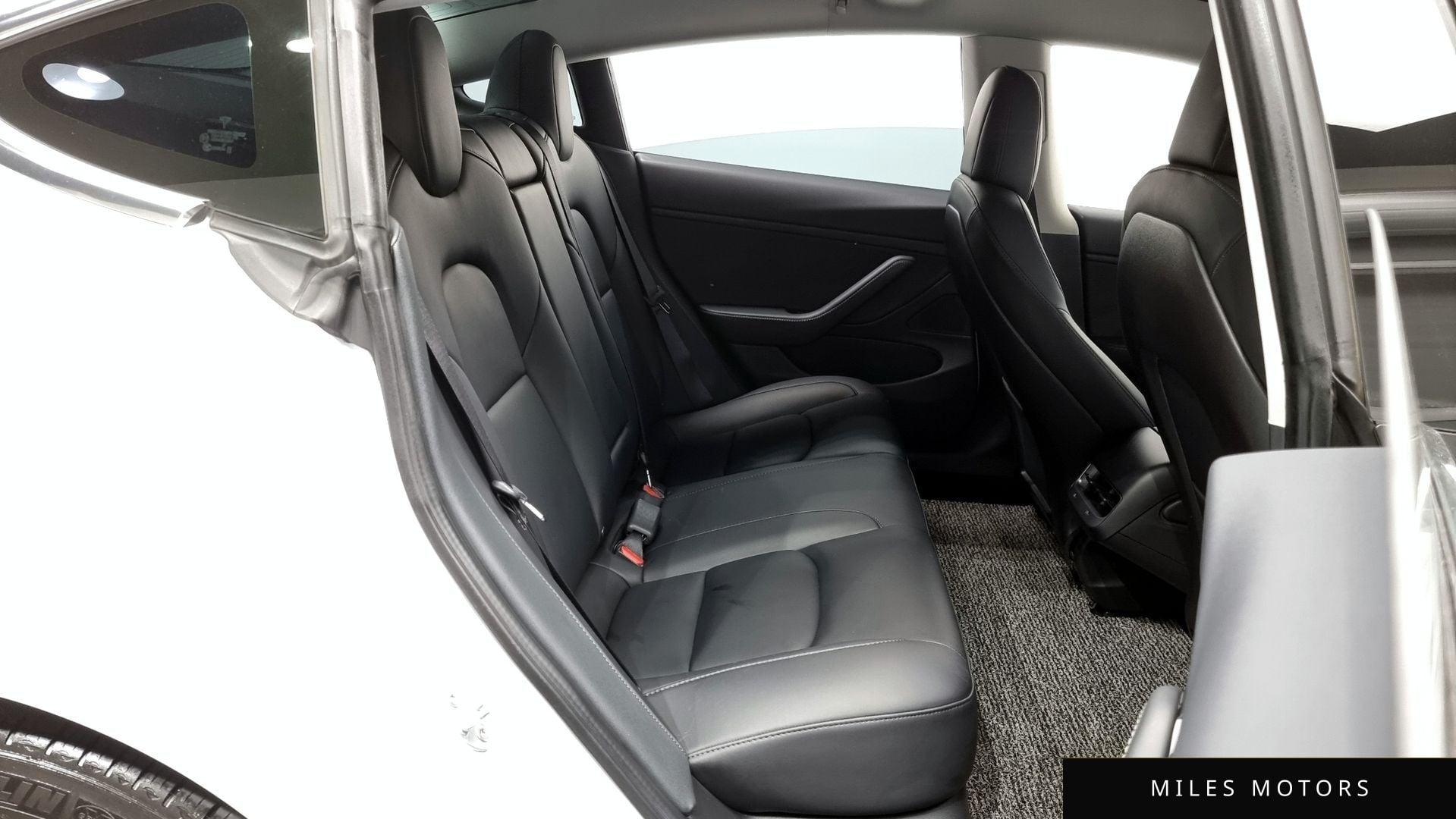 Tesla Model 3 2020 — миниатюра 12