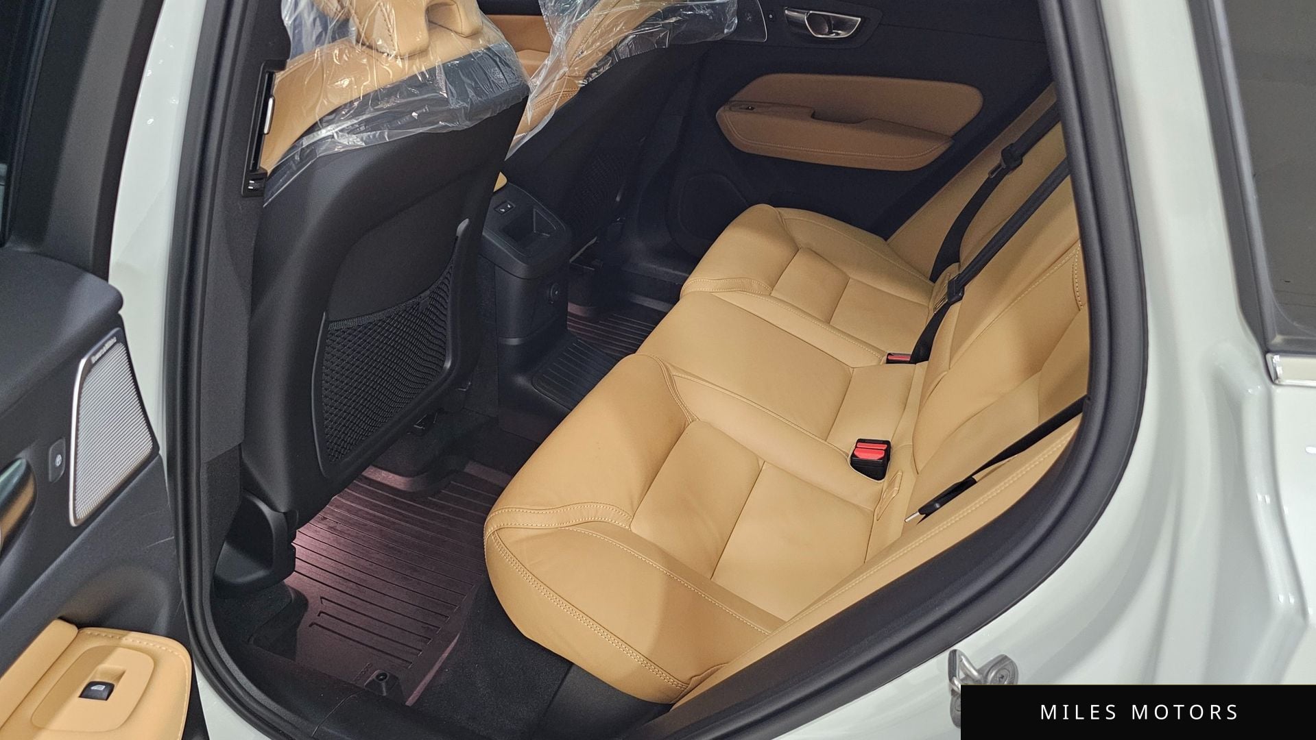 Volvo XC60 2025 — миниатюра 10
