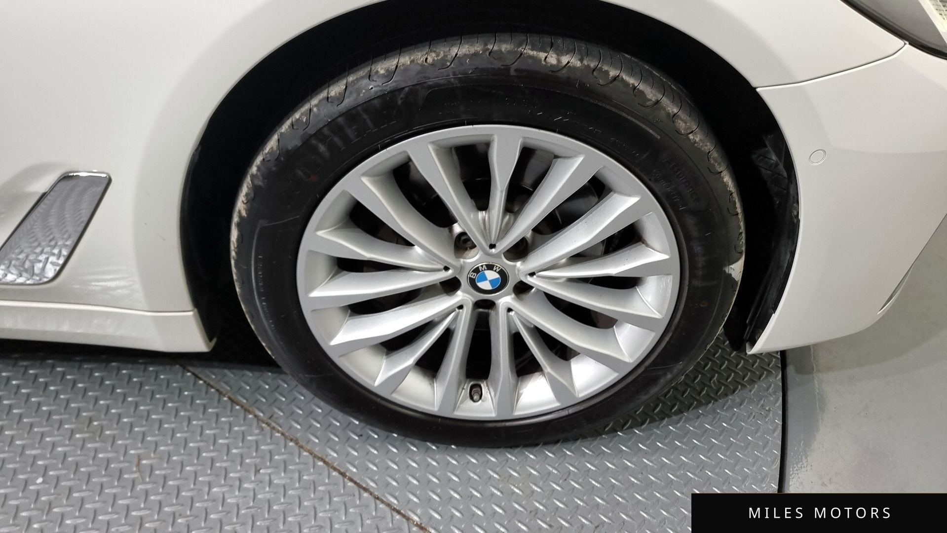 BMW 5 Series (G30) 2021 — миниатюра 5