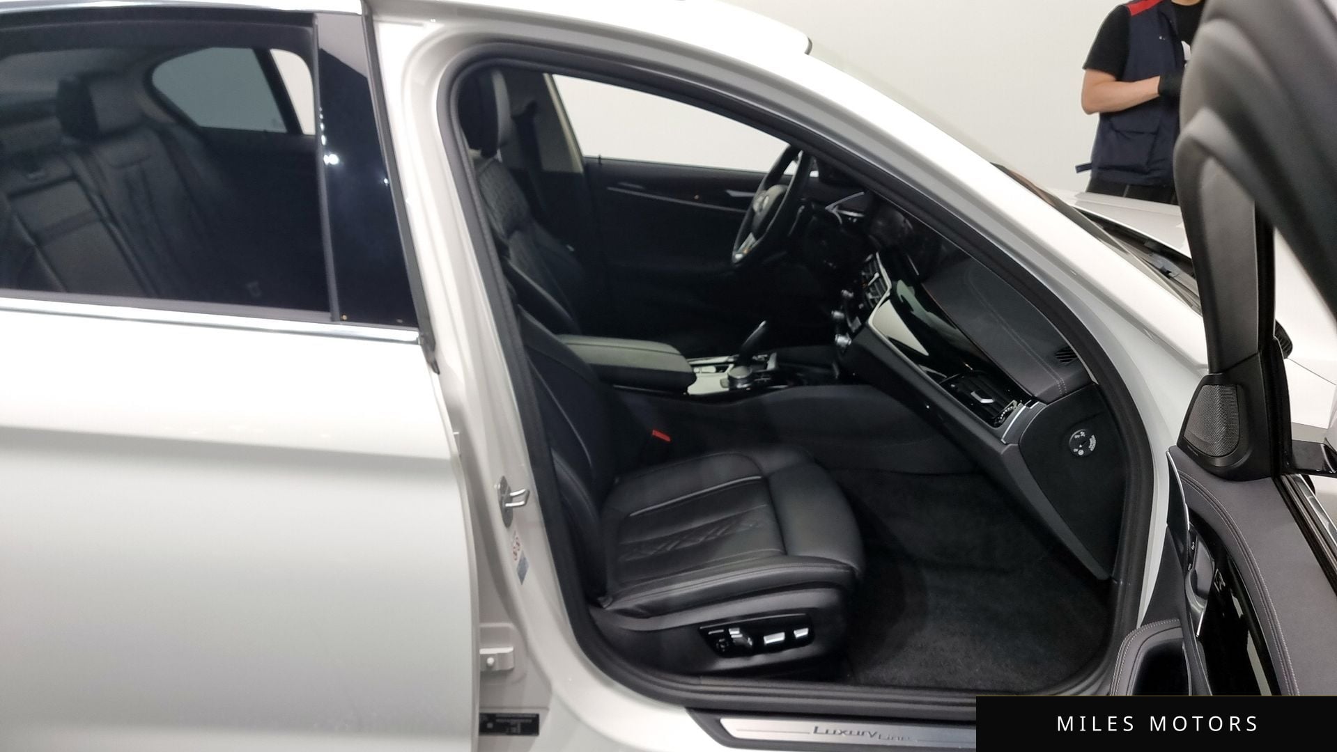 BMW 5 Series (G30) 2021 — миниатюра 11
