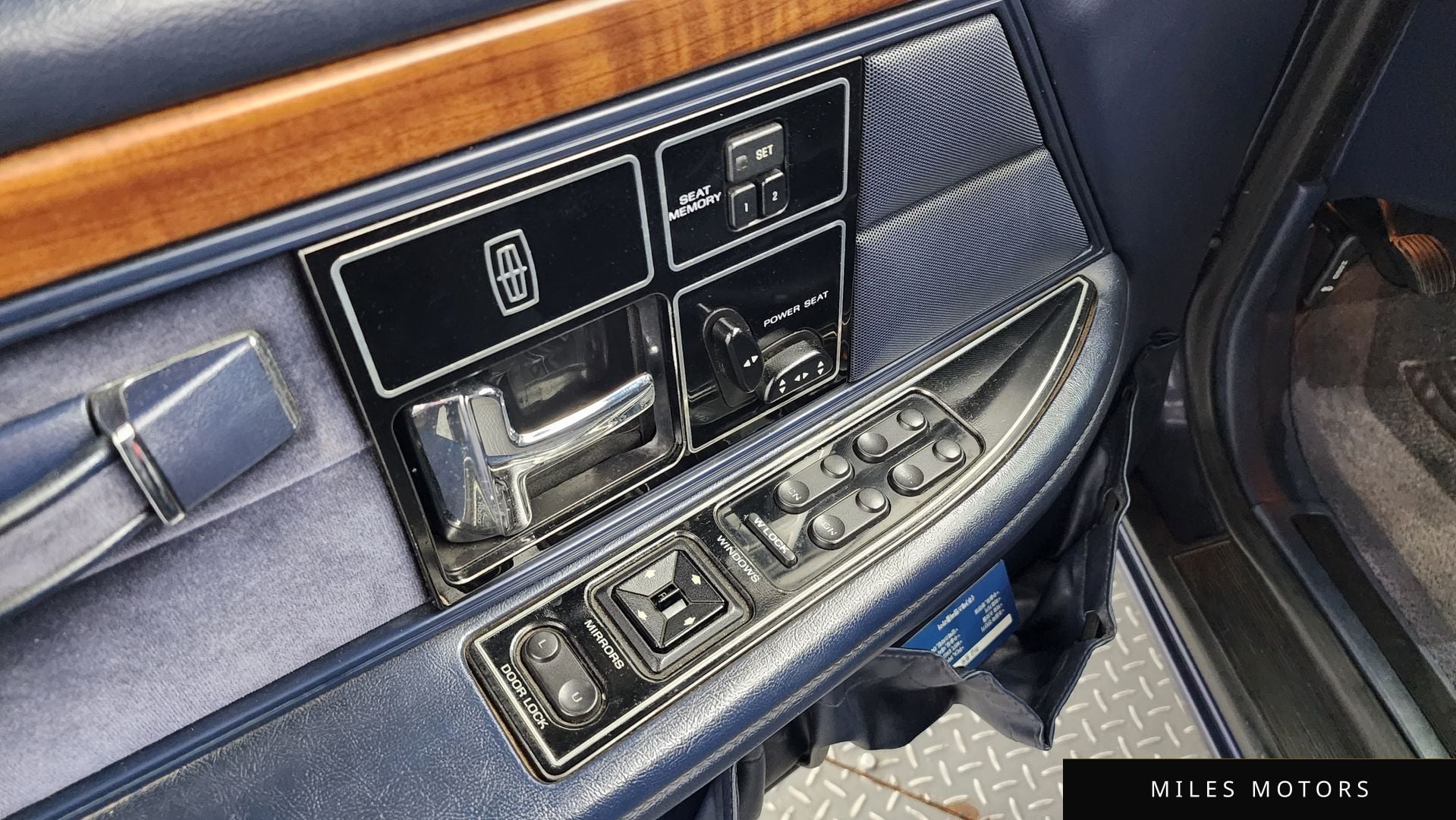 Lincoln Continental 1994 — миниатюра 14