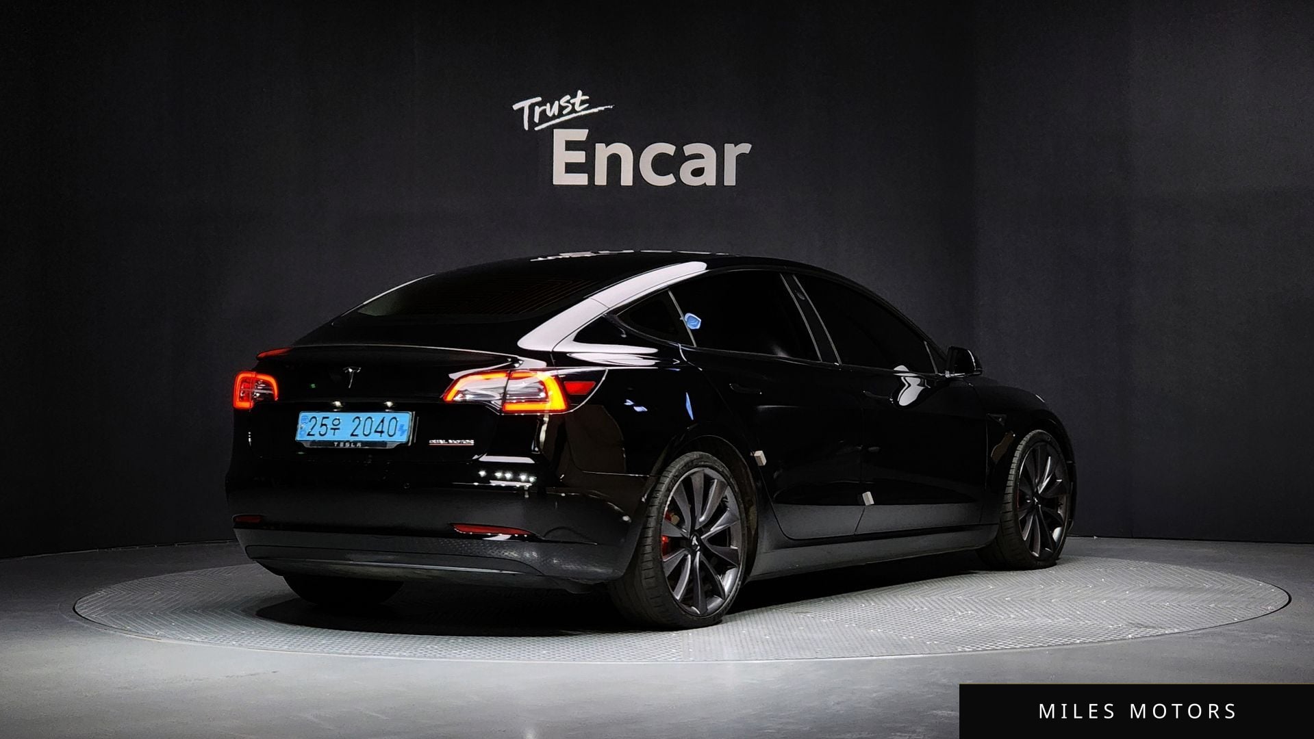 Tesla Model 3 2020 — миниатюра 2