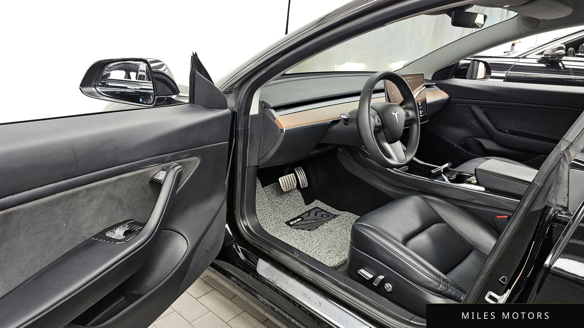 Tesla Model 3 2020 — миниатюра 10