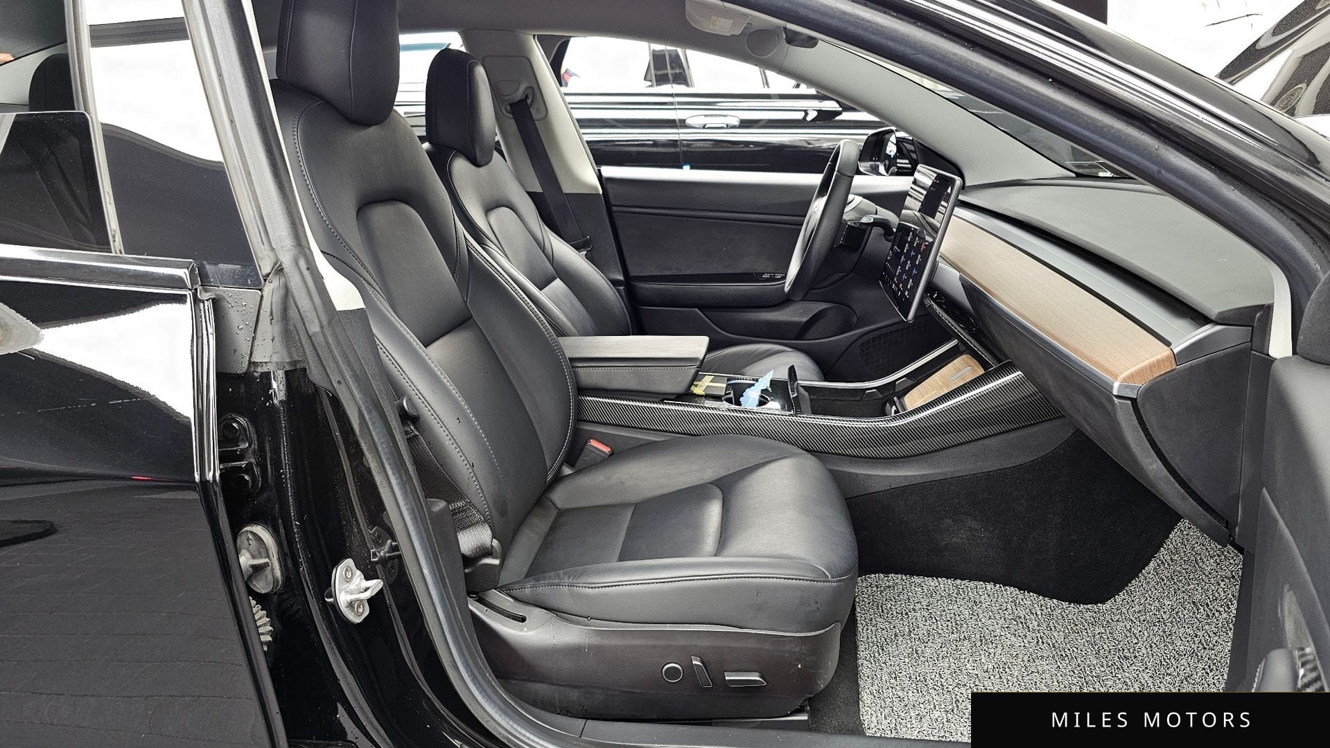 Tesla Model 3 2020 — миниатюра 11
