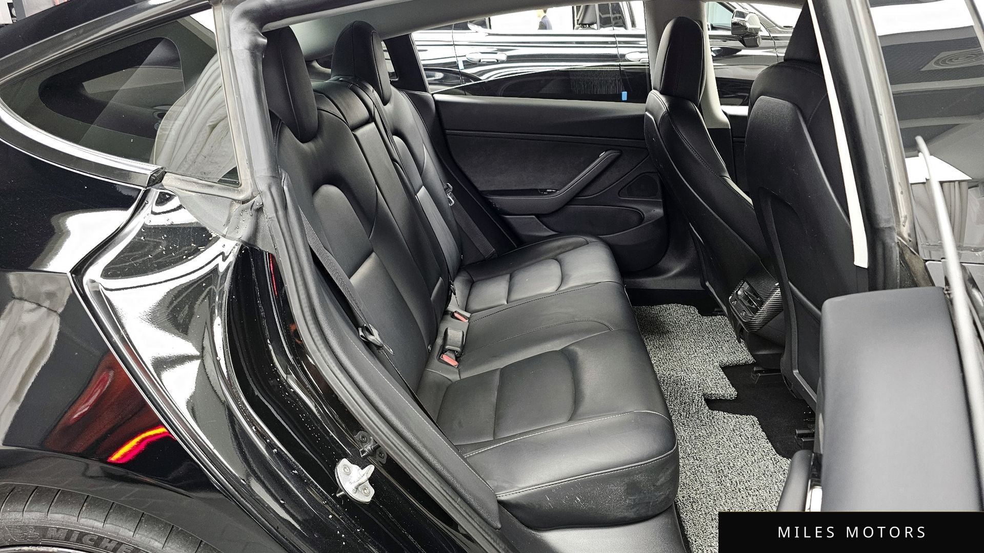 Tesla Model 3 2020 — миниатюра 12