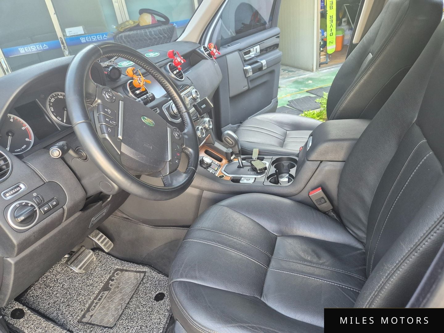Land Rover Discovery 2010 — миниатюра 8
