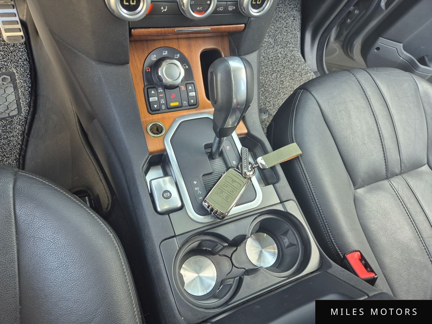 Land Rover Discovery 2010 — миниатюра 10