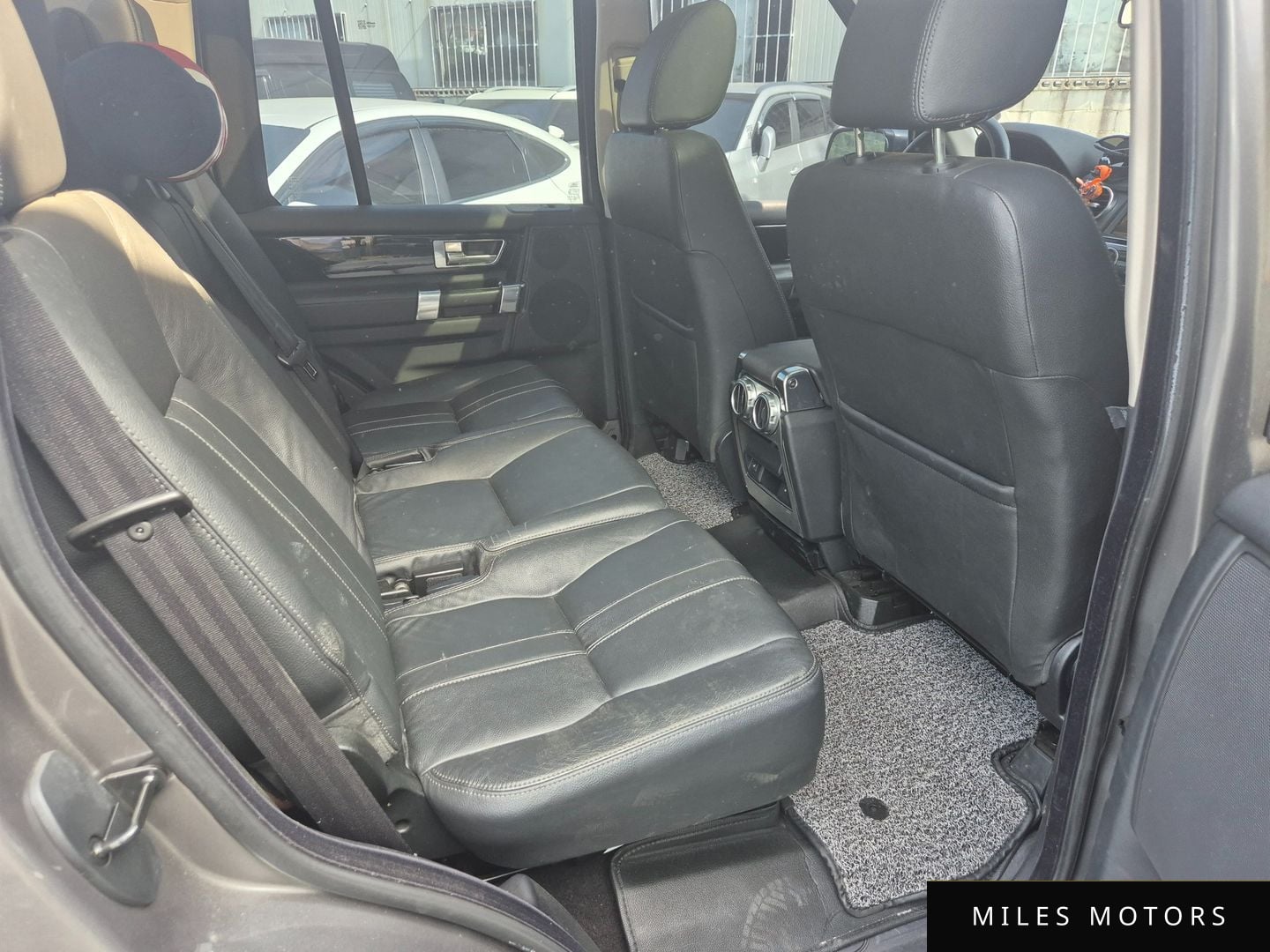 Land Rover Discovery 2010 — миниатюра 11